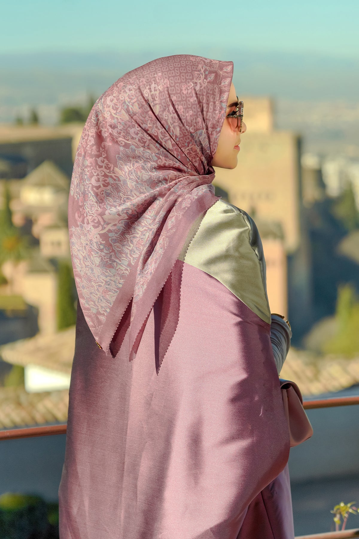 The Granada Square - Mahogany