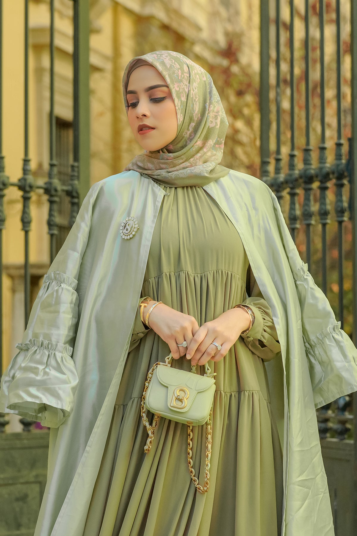 The Granada Square - Olive