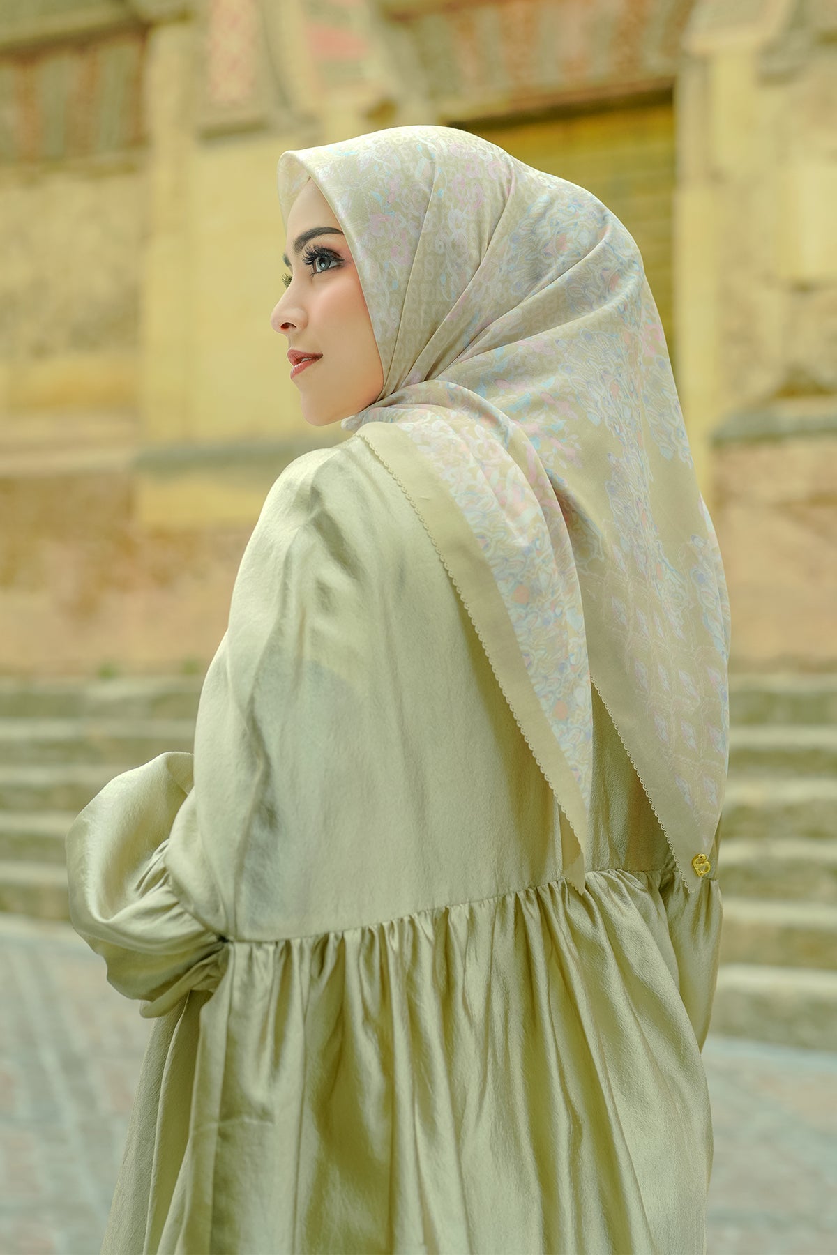 The Granada Square - Sesame