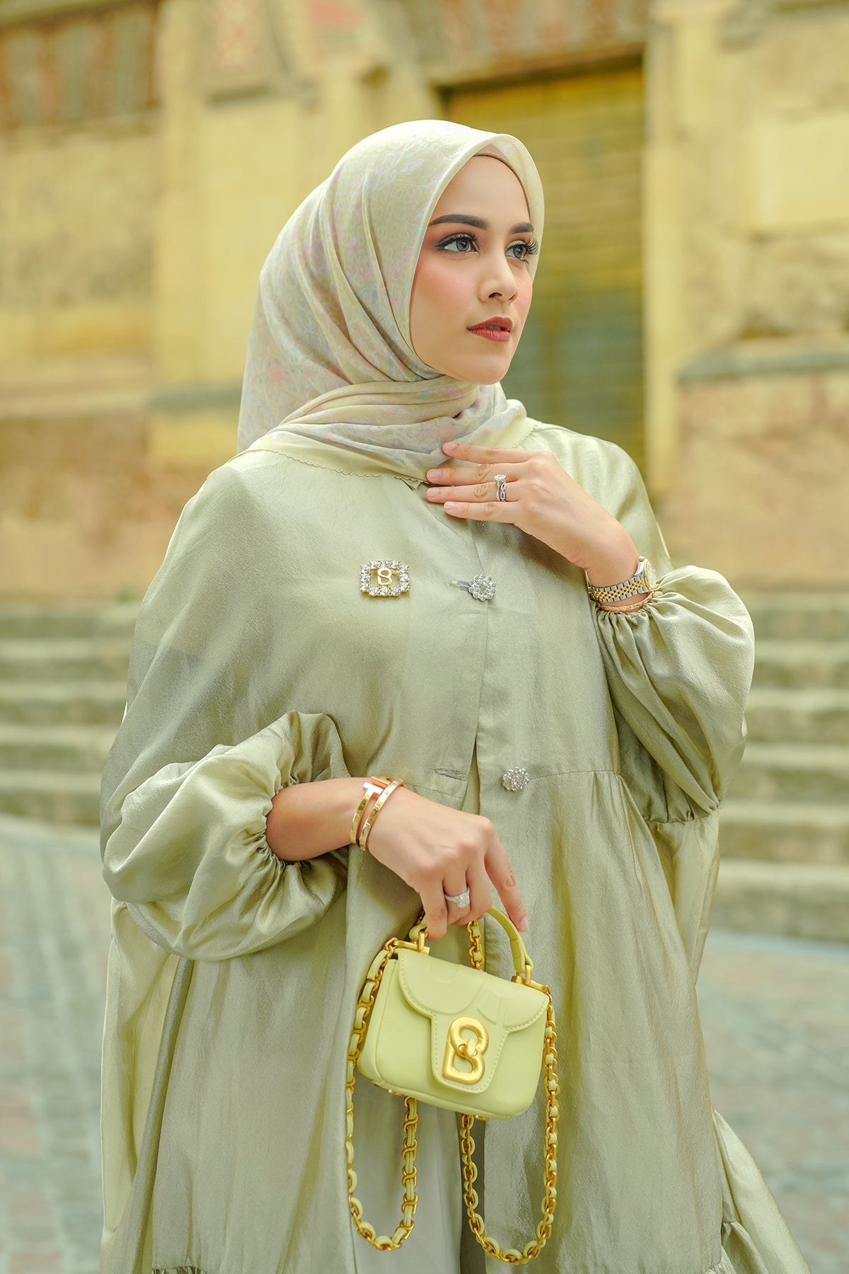 The Granada Square - Sesame