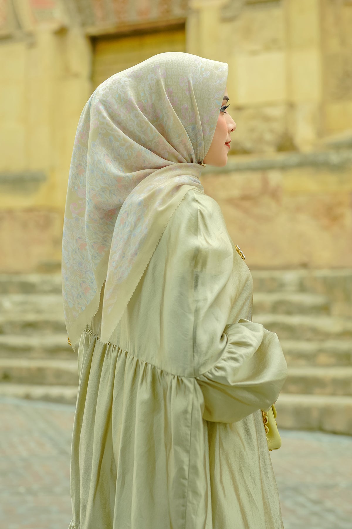 The Granada Square - Sesame