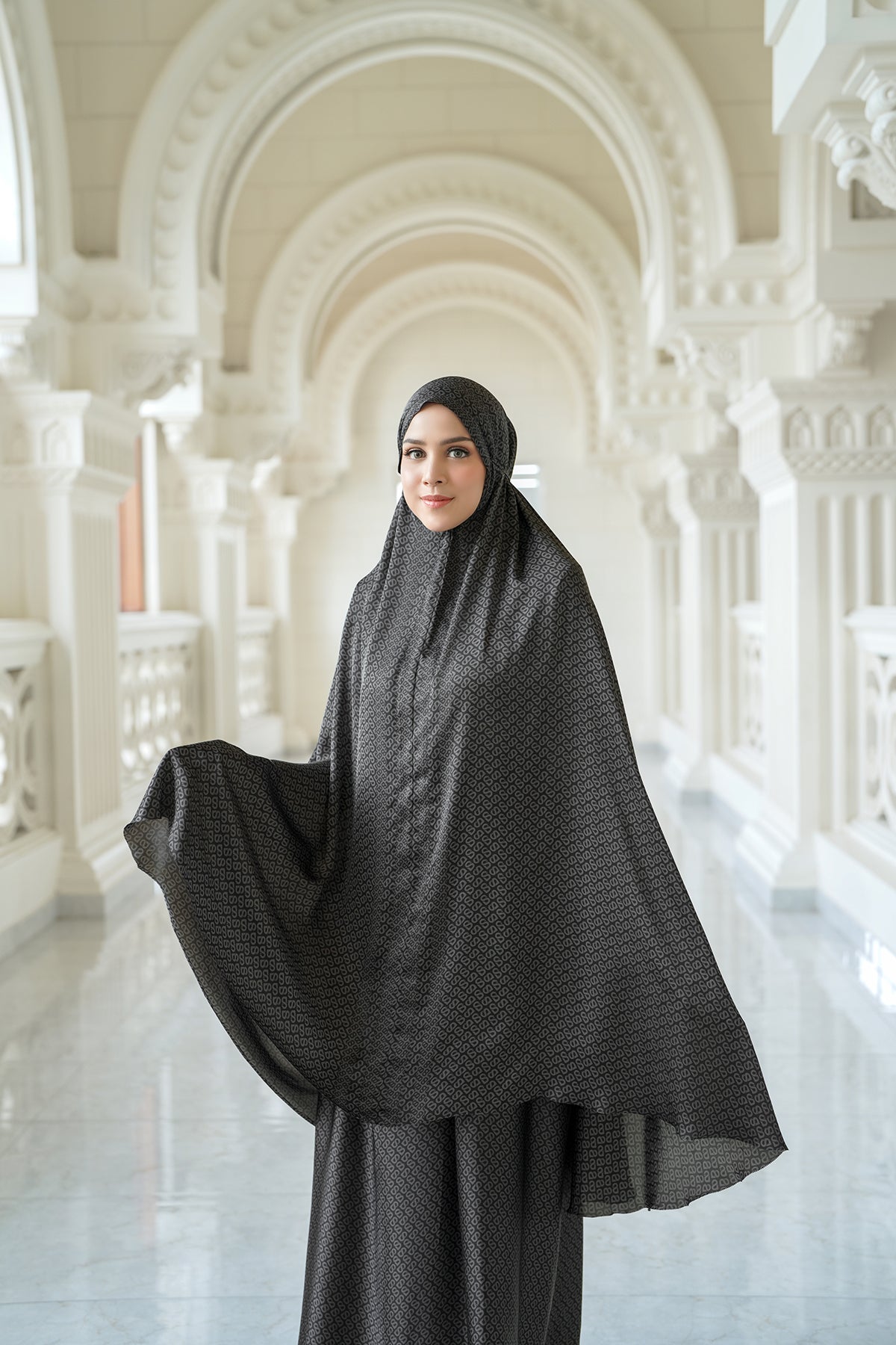 Tapis Prayer Robe - Jet Black