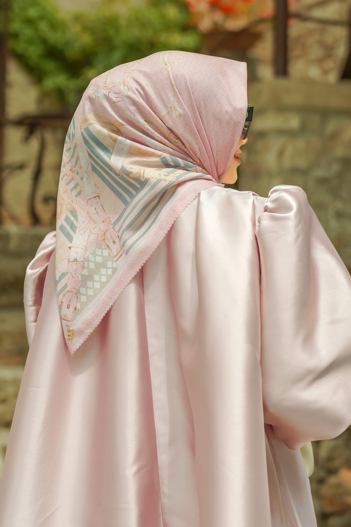 Chain 2 La Bella Voile Square - Muted Pink