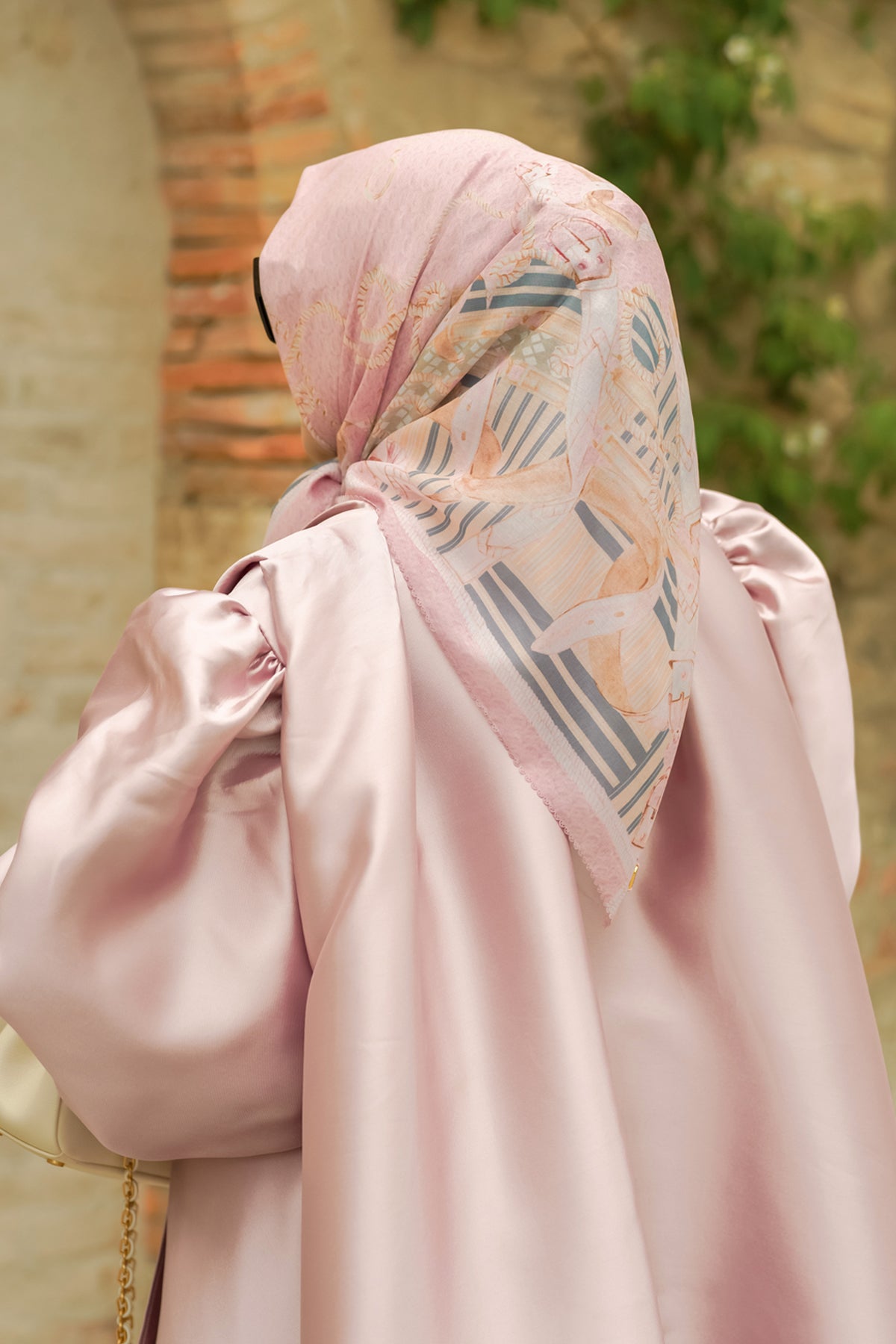 Chain 2 La Bella Voile Square - Muted Pink