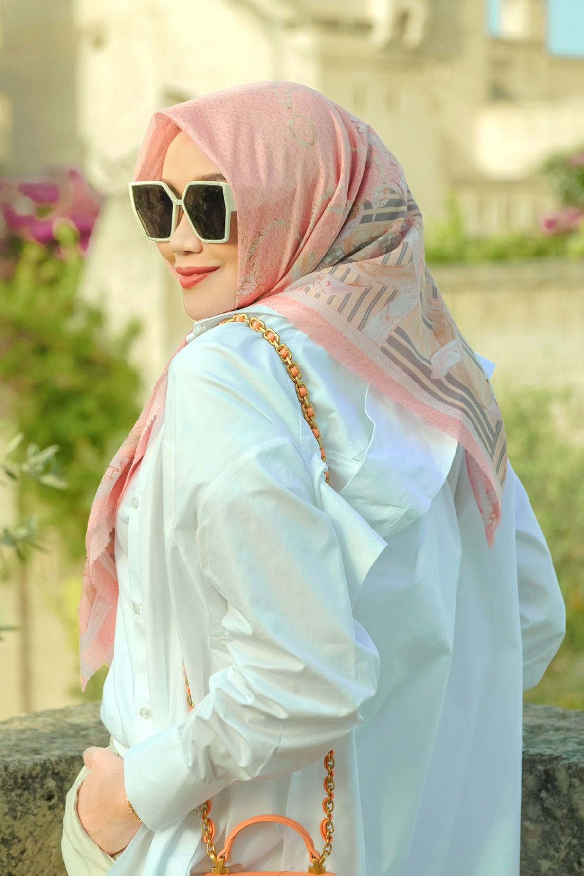 Chain 2 La Bella Voile Square - Punch