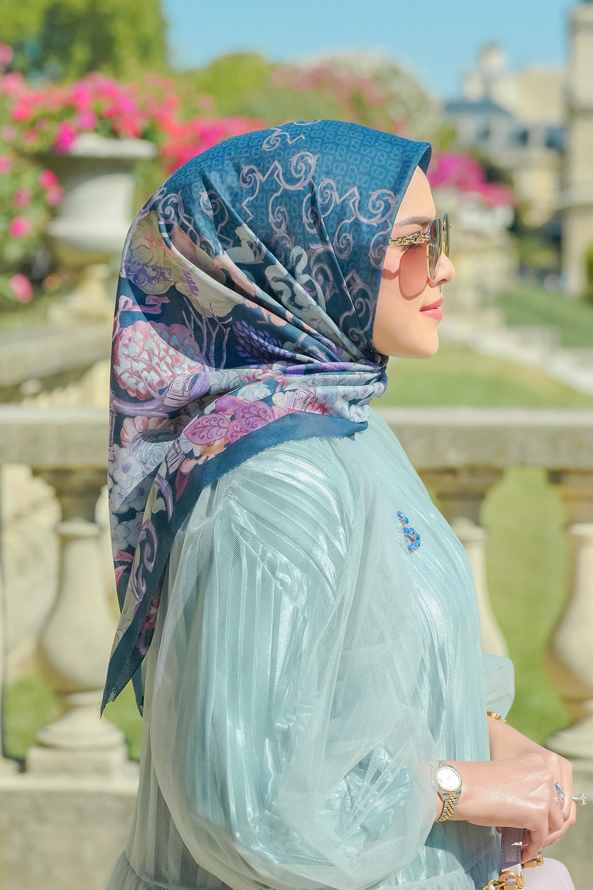 The Wonderland Square - Crown Blue