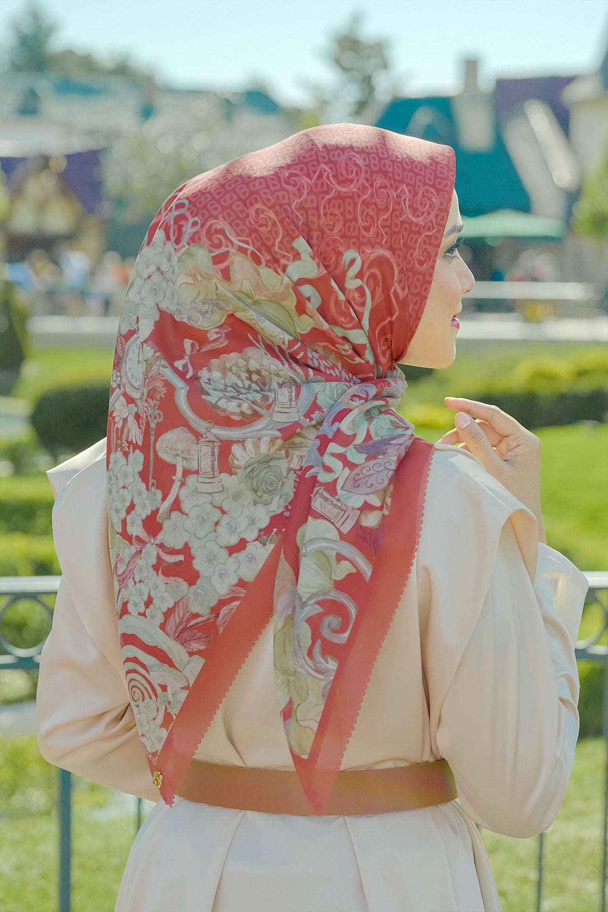 The Wonderland Square - Ginger