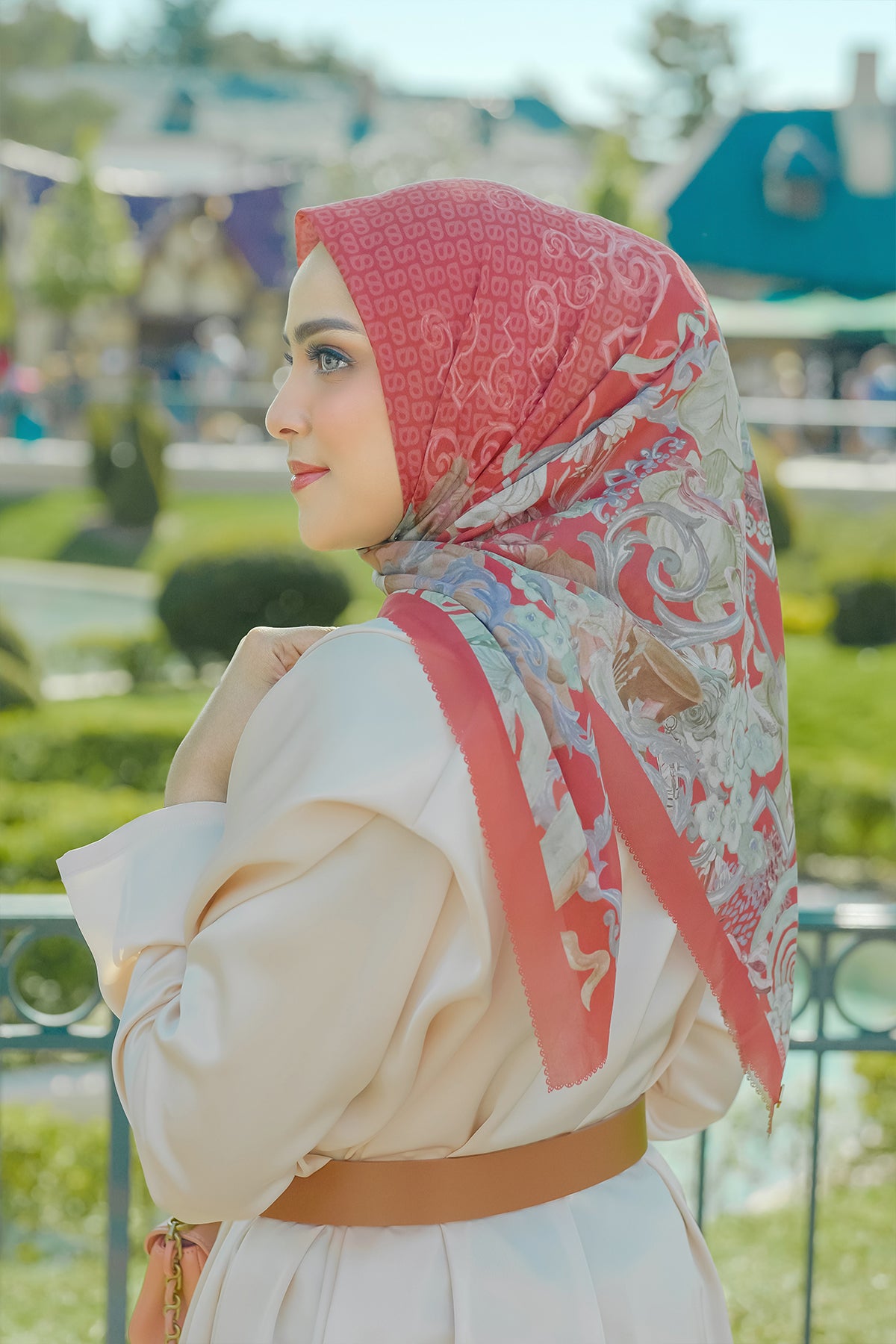 The Wonderland Square - Ginger