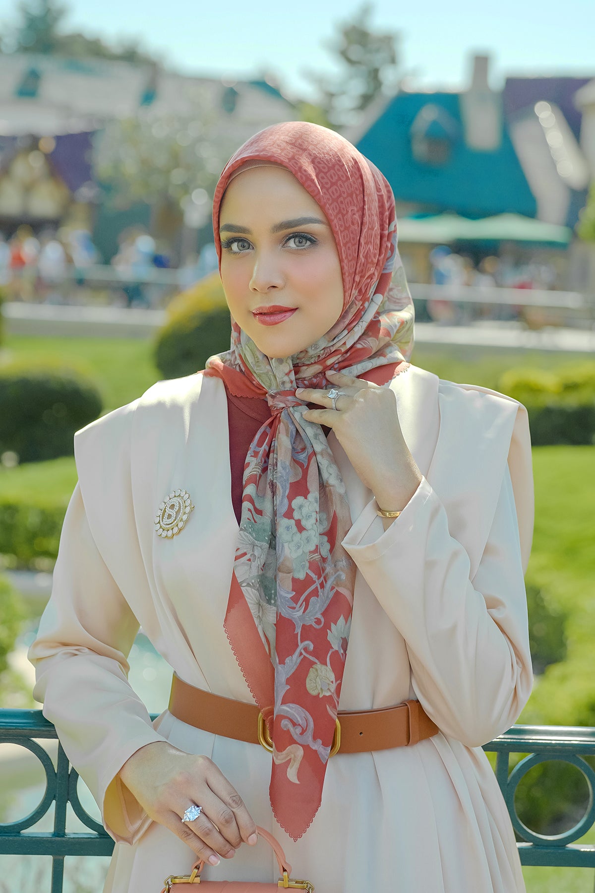 The Wonderland Square - Ginger