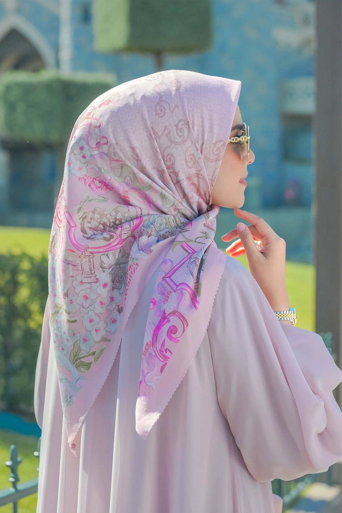 The Wonderland Square - Mauve Rose