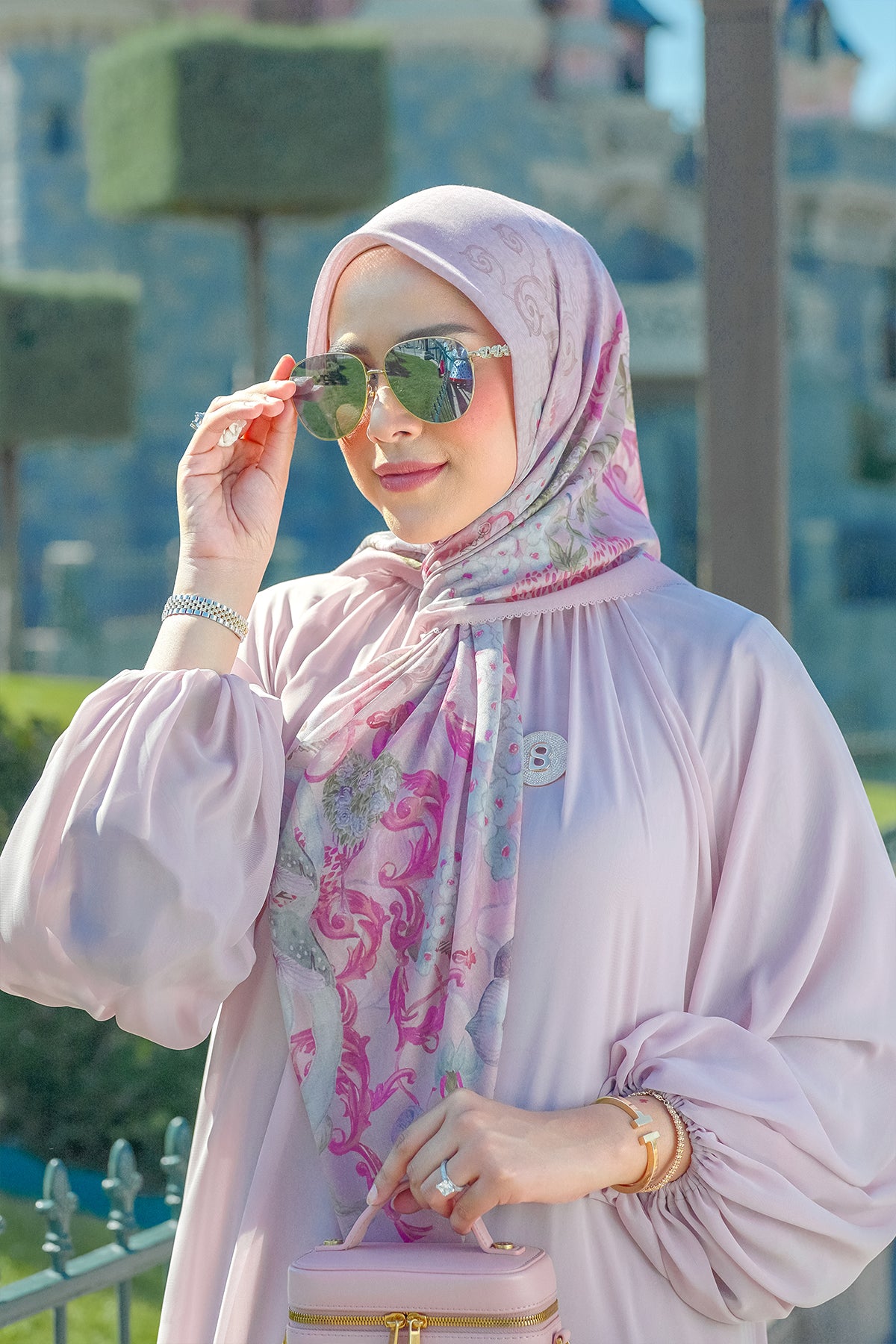 The Wonderland Square - Mauve Rose