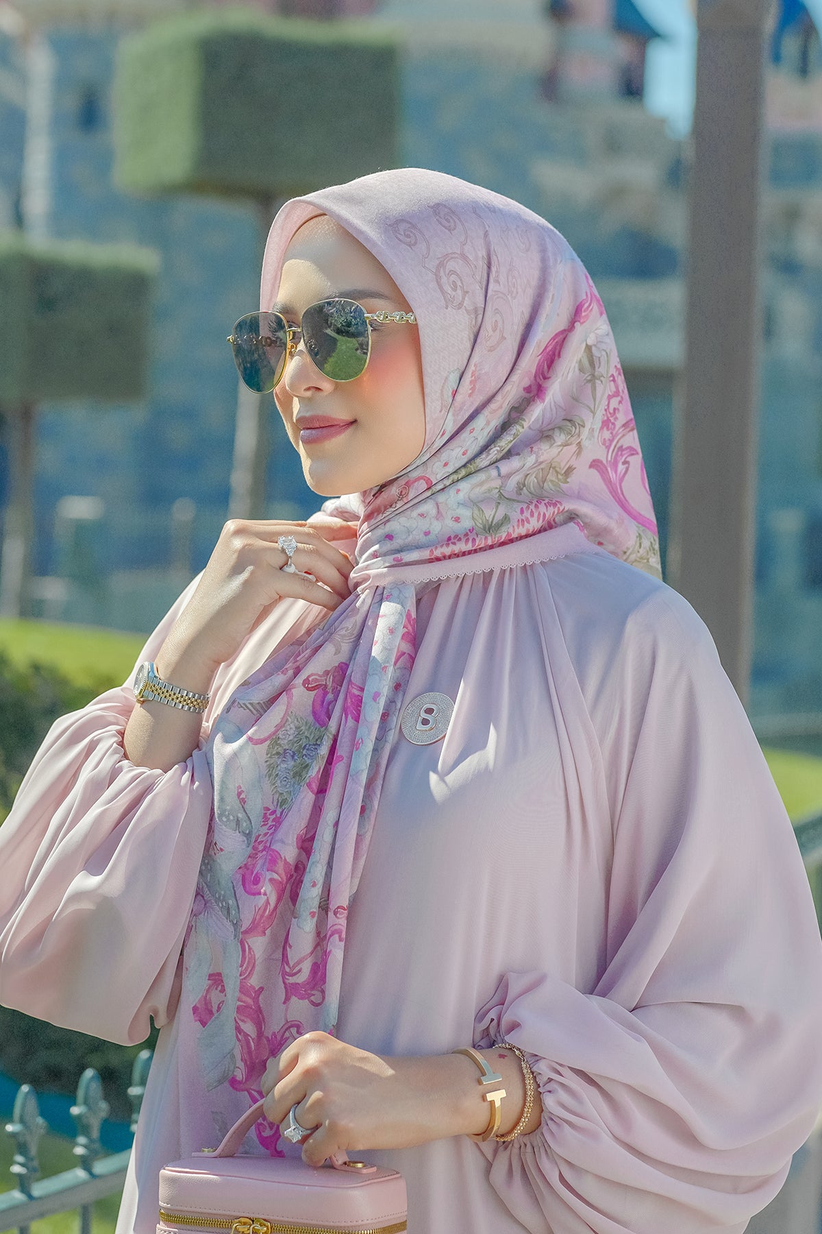 The Wonderland Square - Mauve Rose