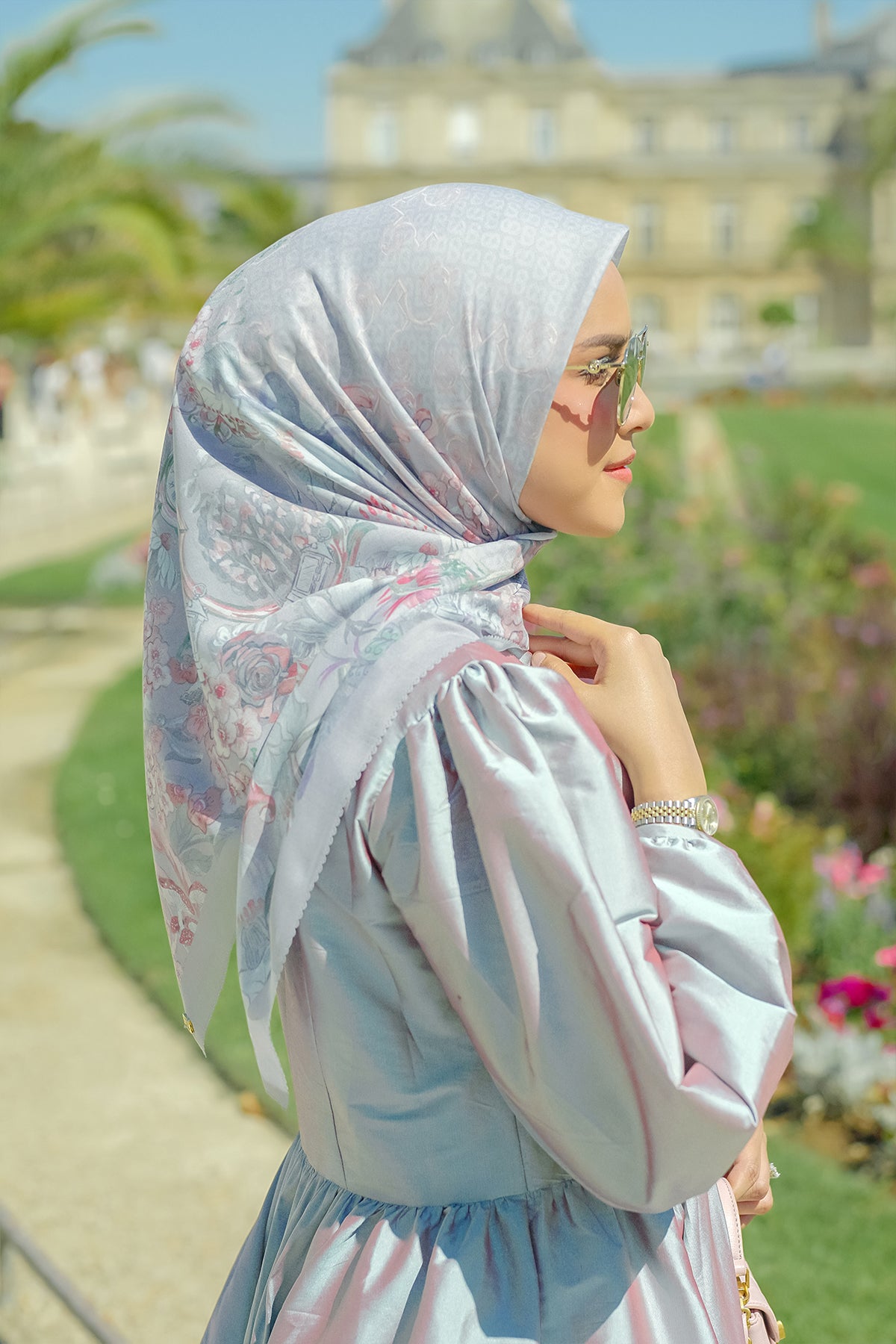 The Wonderland Square - Moon Rock