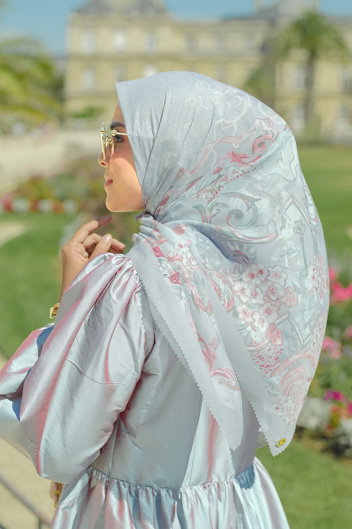 The Wonderland Square - Moon Rock