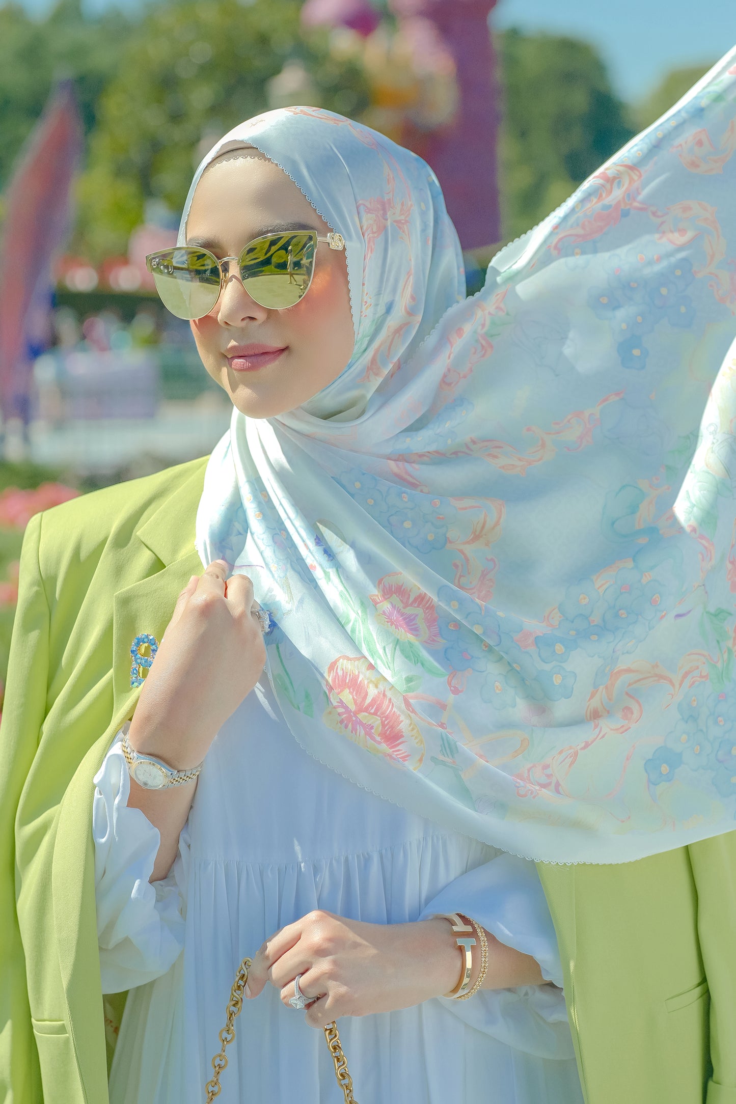 The Wonderland Satin Shawl - Marshmallow