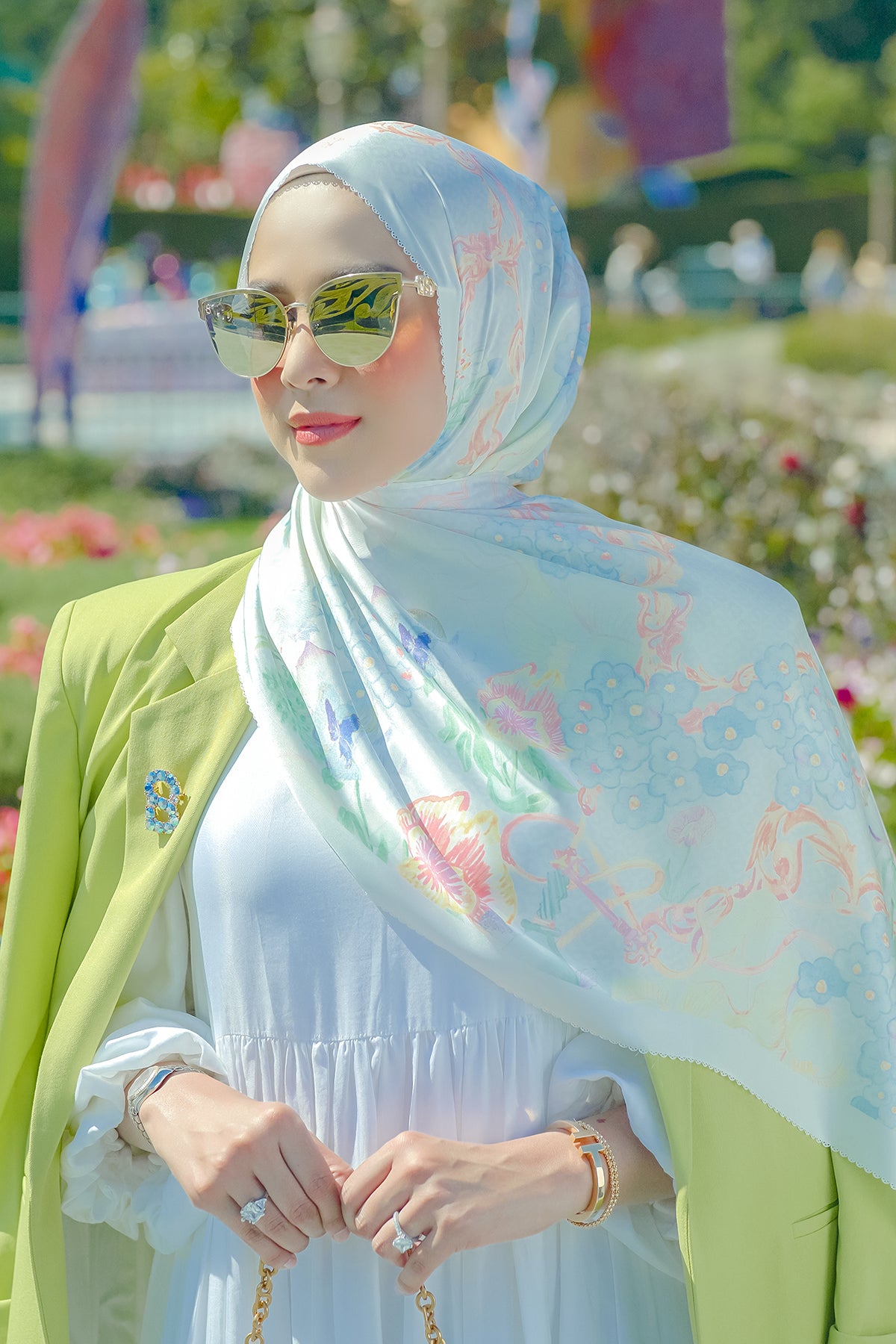 The Wonderland Satin Shawl - Marshmallow