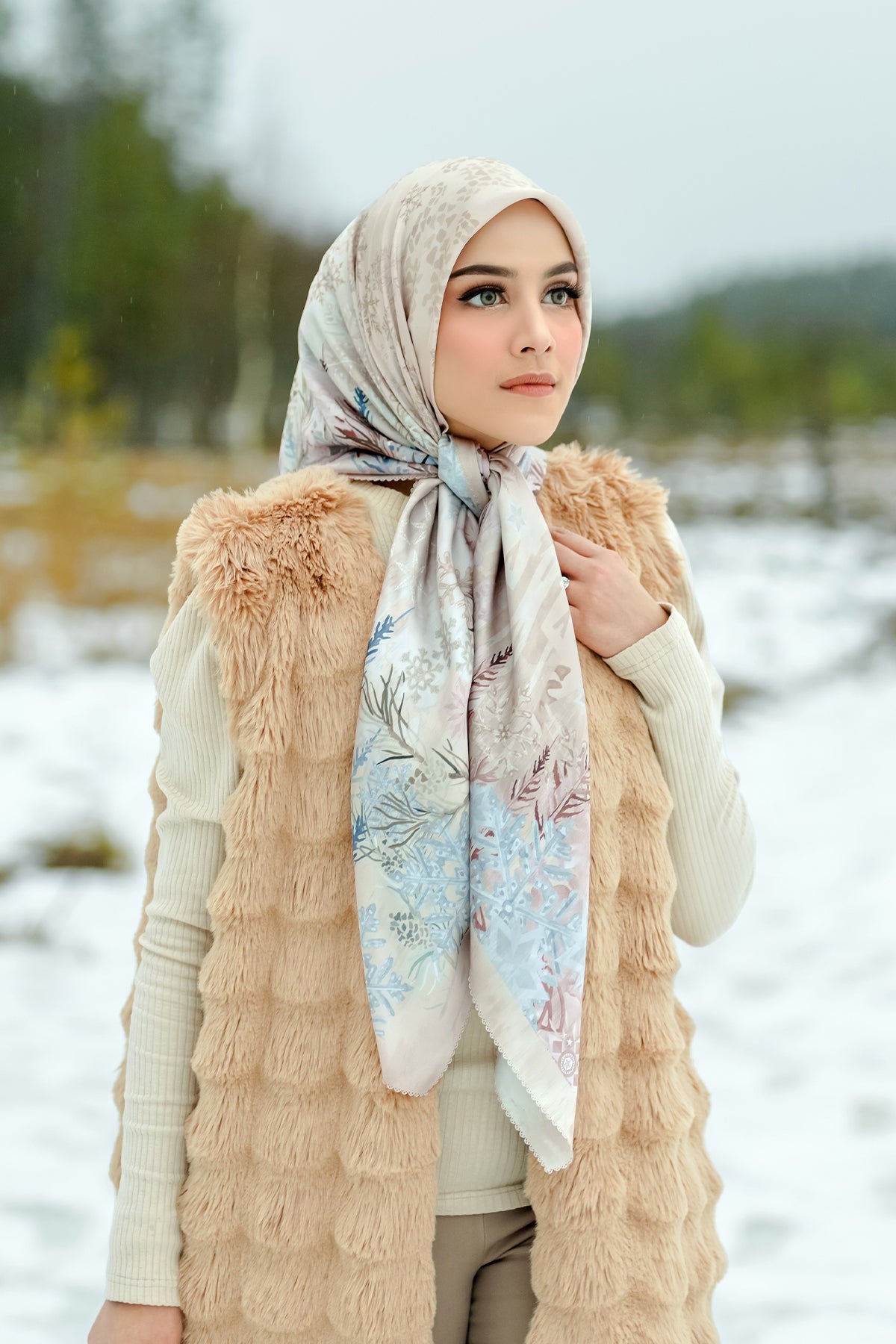 Disney's Frozen Buttonscarves Square - Almond