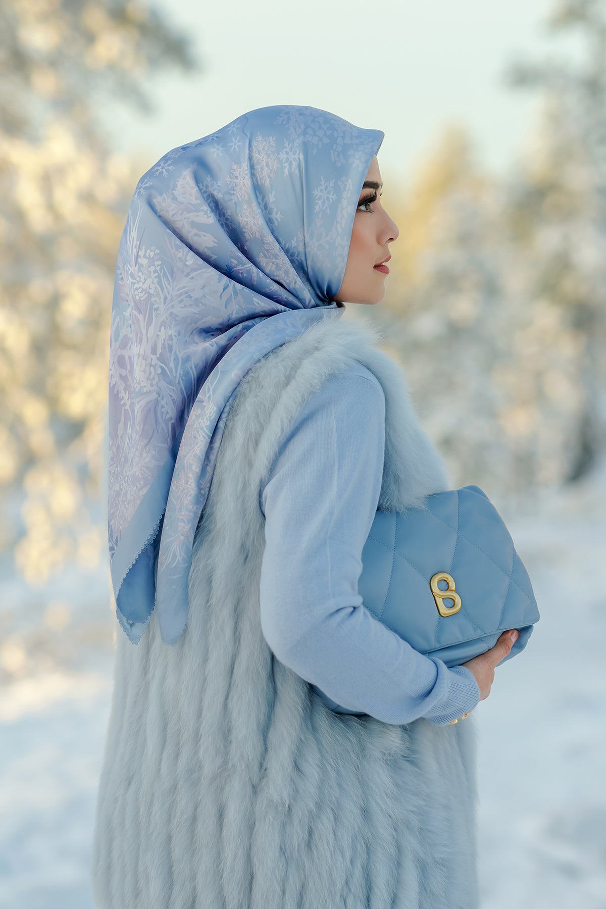 Disney's Frozen Buttonscarves Square - Aquamarine