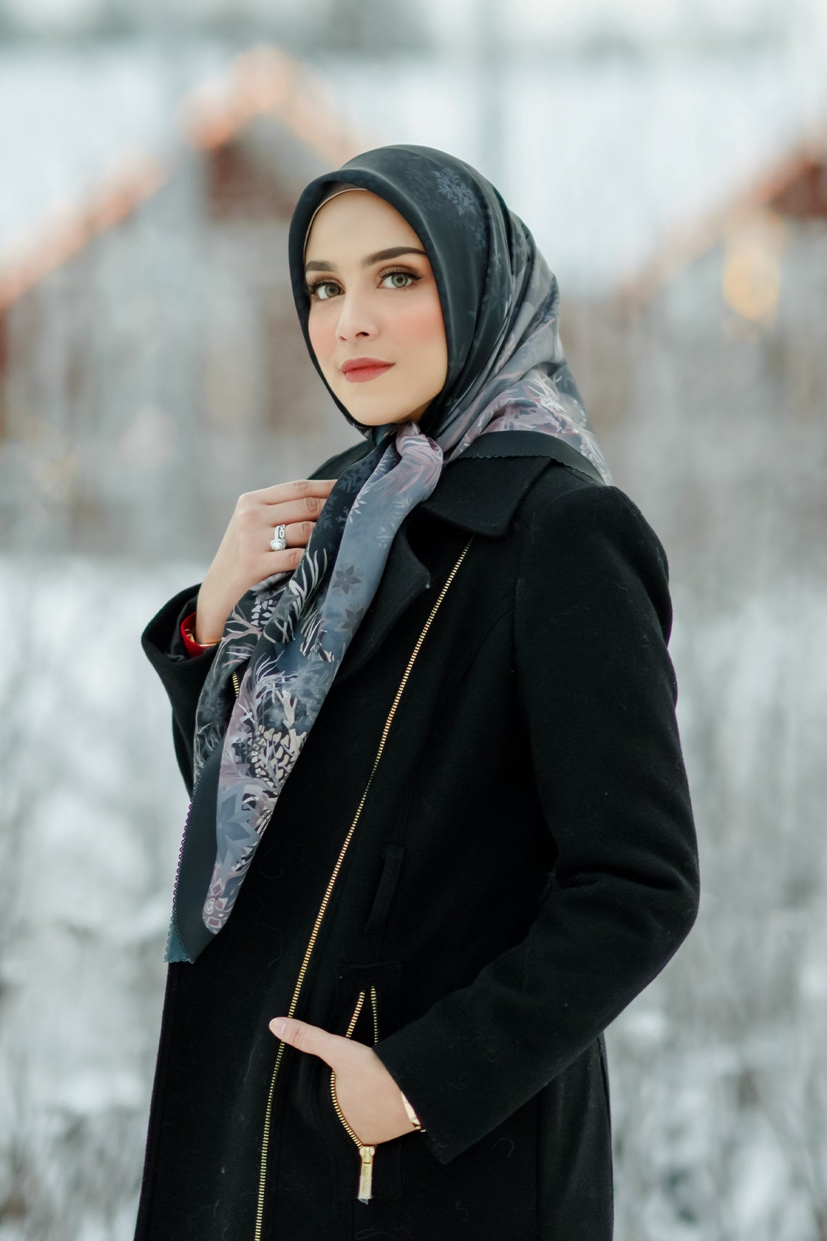 Disney's Frozen Buttonscarves Square - Black