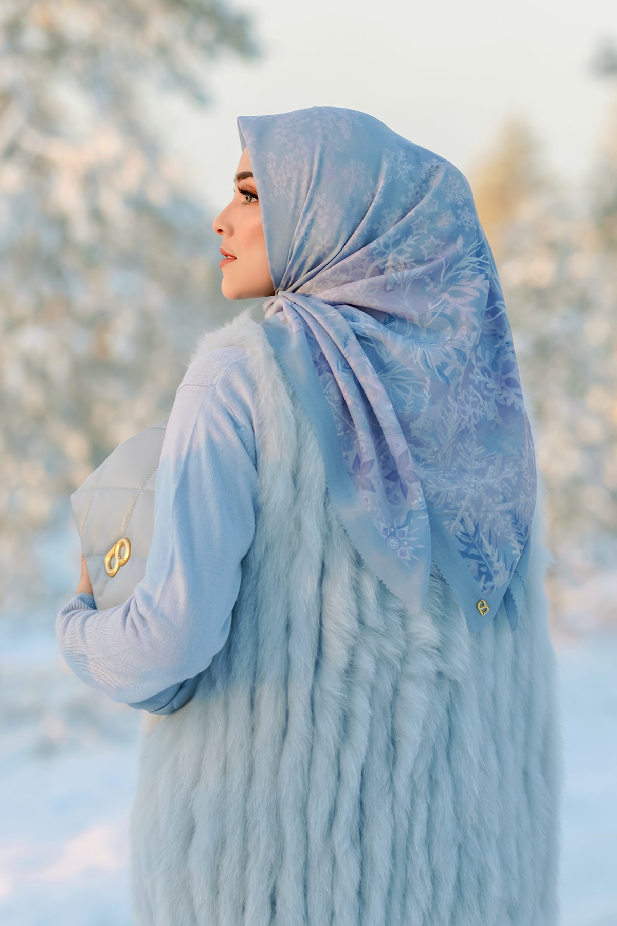 Disney's Frozen Buttonscarves Square - Aquamarine