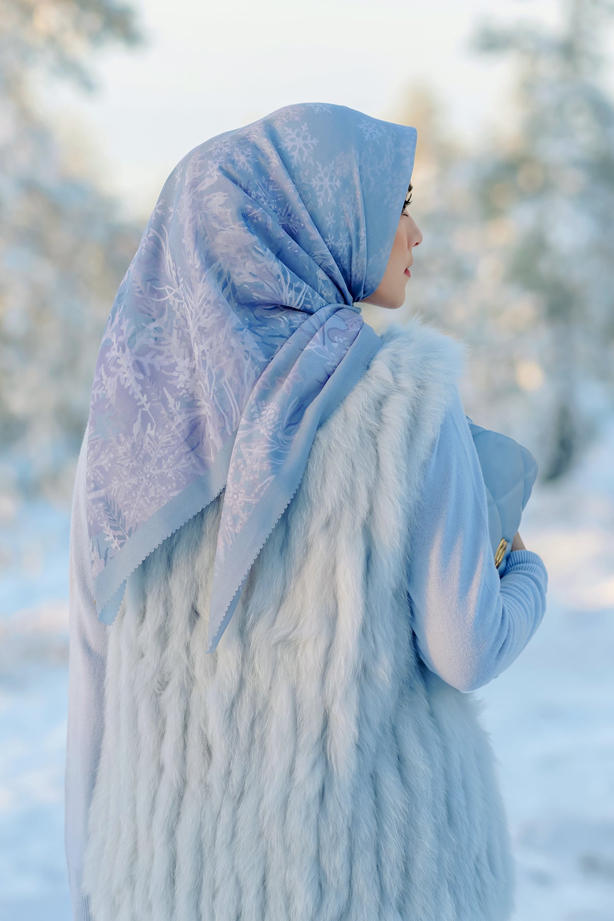 Disney's Frozen Buttonscarves Square - Aquamarine