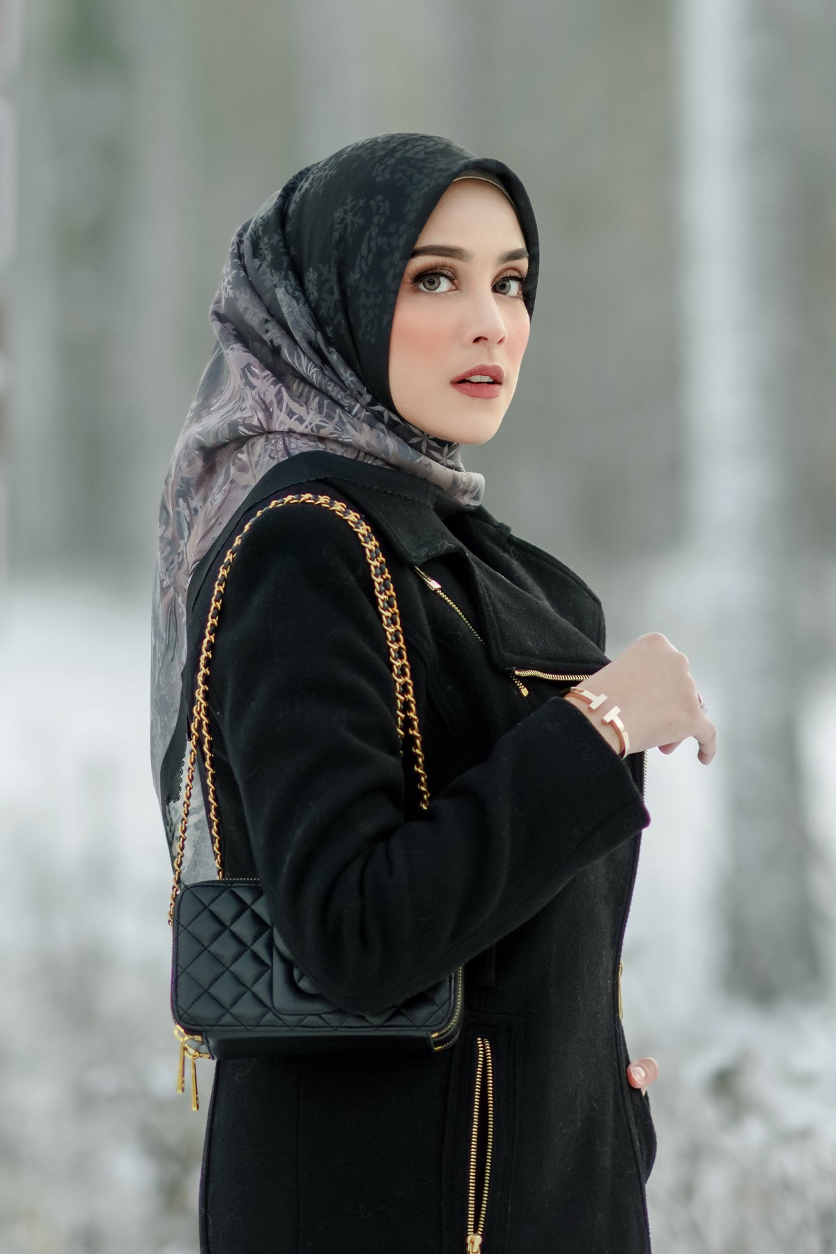 Disney's Frozen Buttonscarves Square - Black