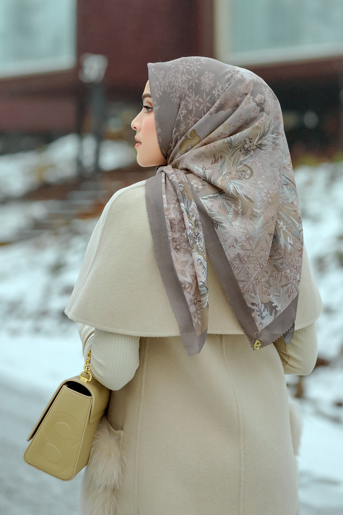 Disney's Frozen Buttonscarves Square - Brunette