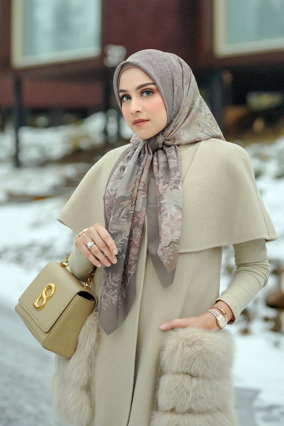 Disney's Frozen Buttonscarves Square - Brunette