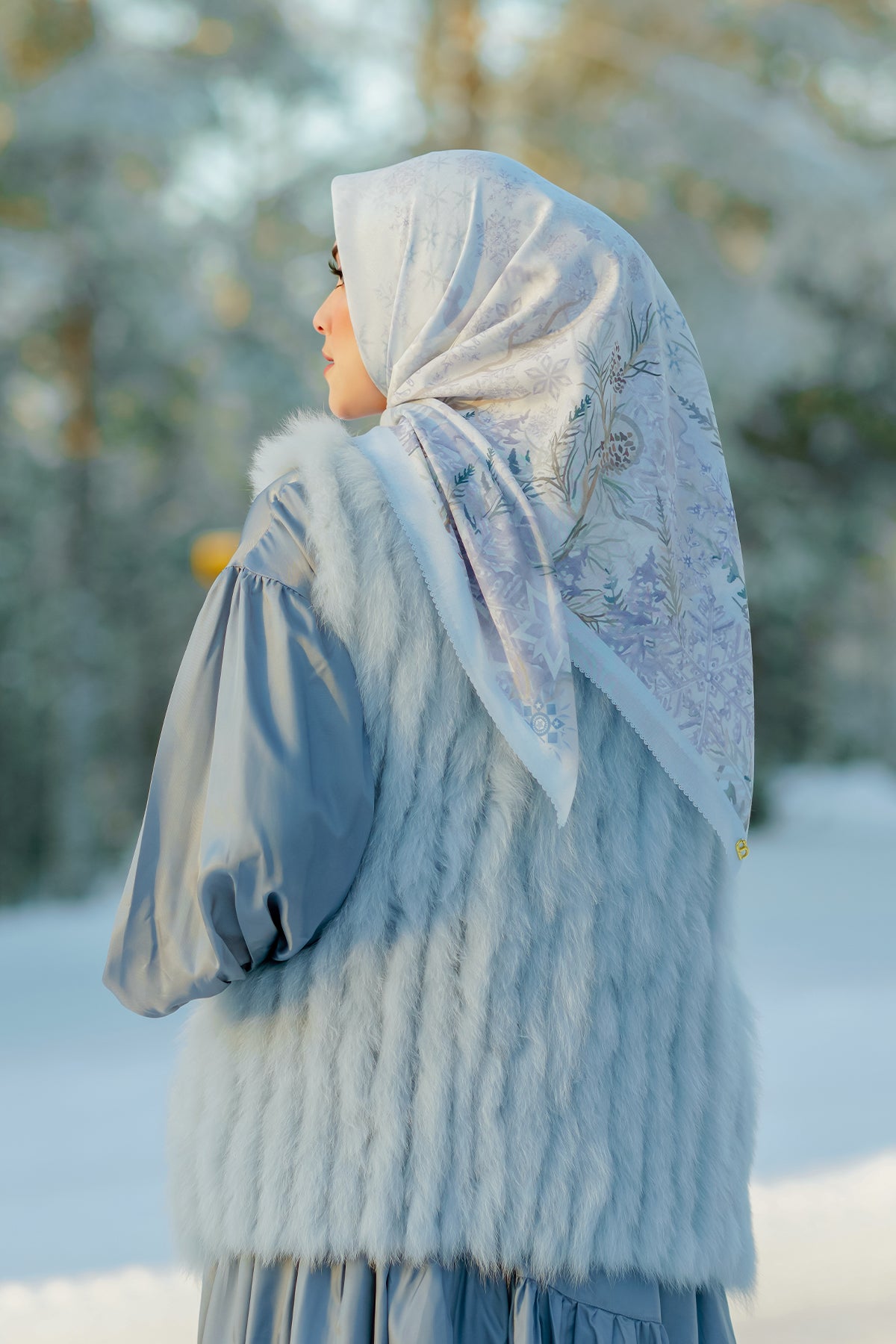 Disney's Frozen Buttonscarves Square - Ice Water