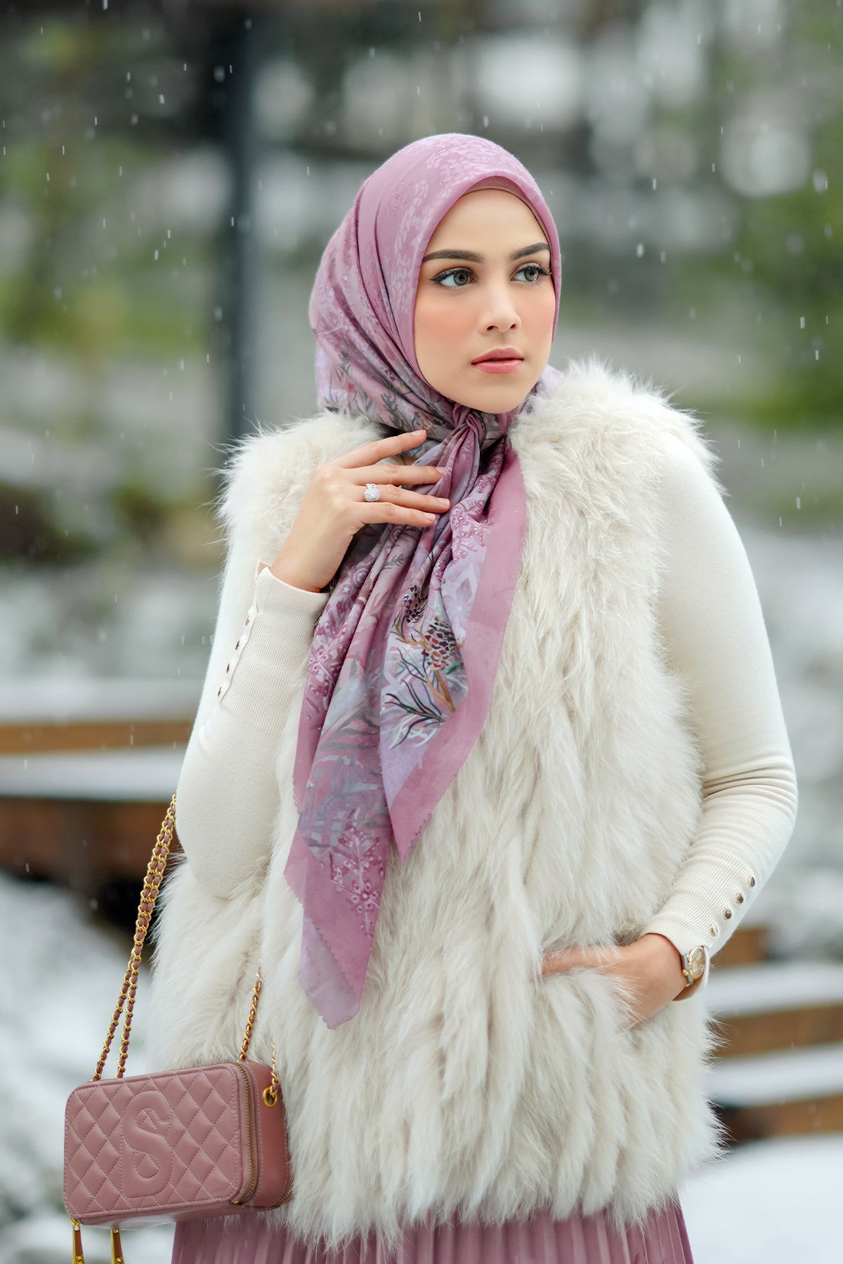 Disney's Frozen Buttonscarves Square - Purple Dove