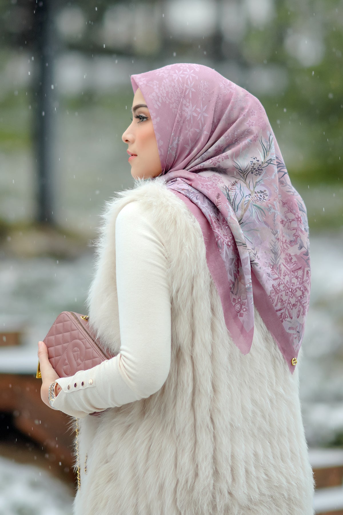 Disney's Frozen Buttonscarves Square - Purple Dove