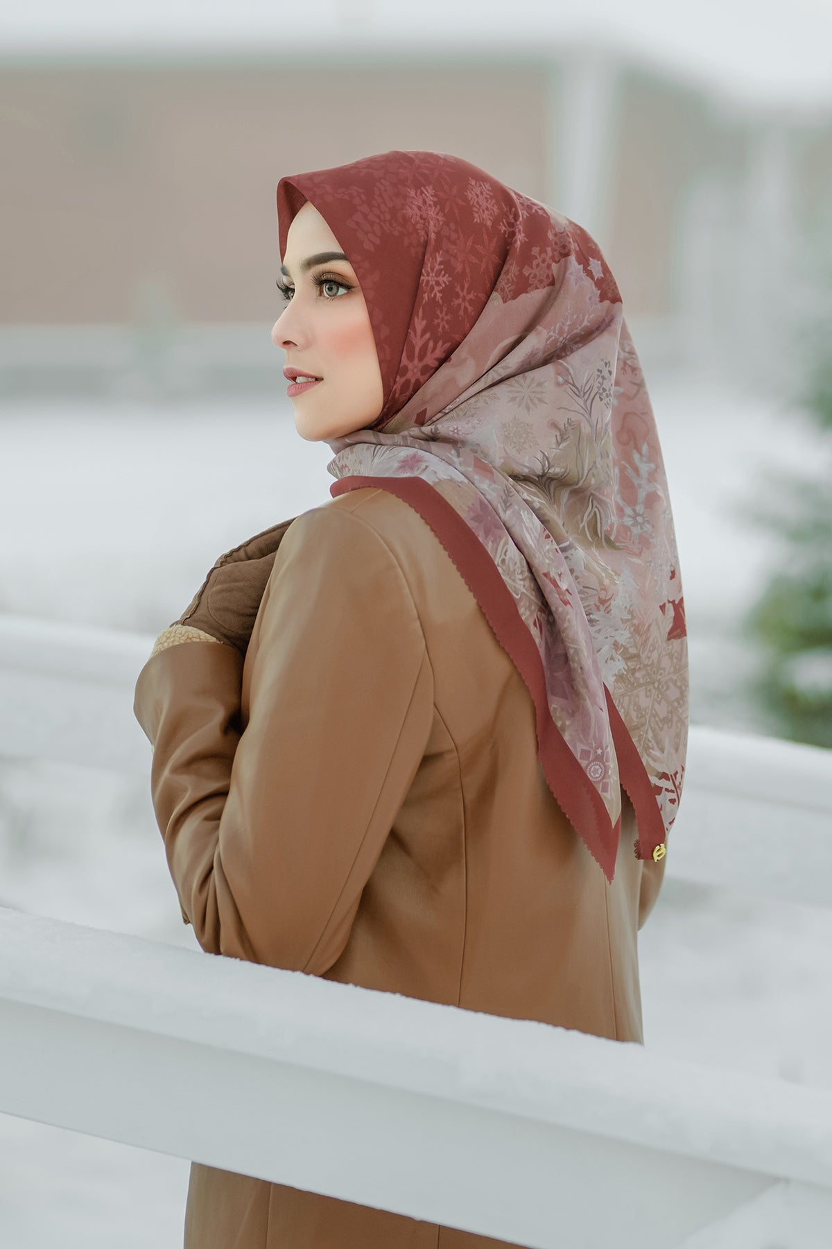 Disney's Frozen Buttonscarves Square - Teaberry