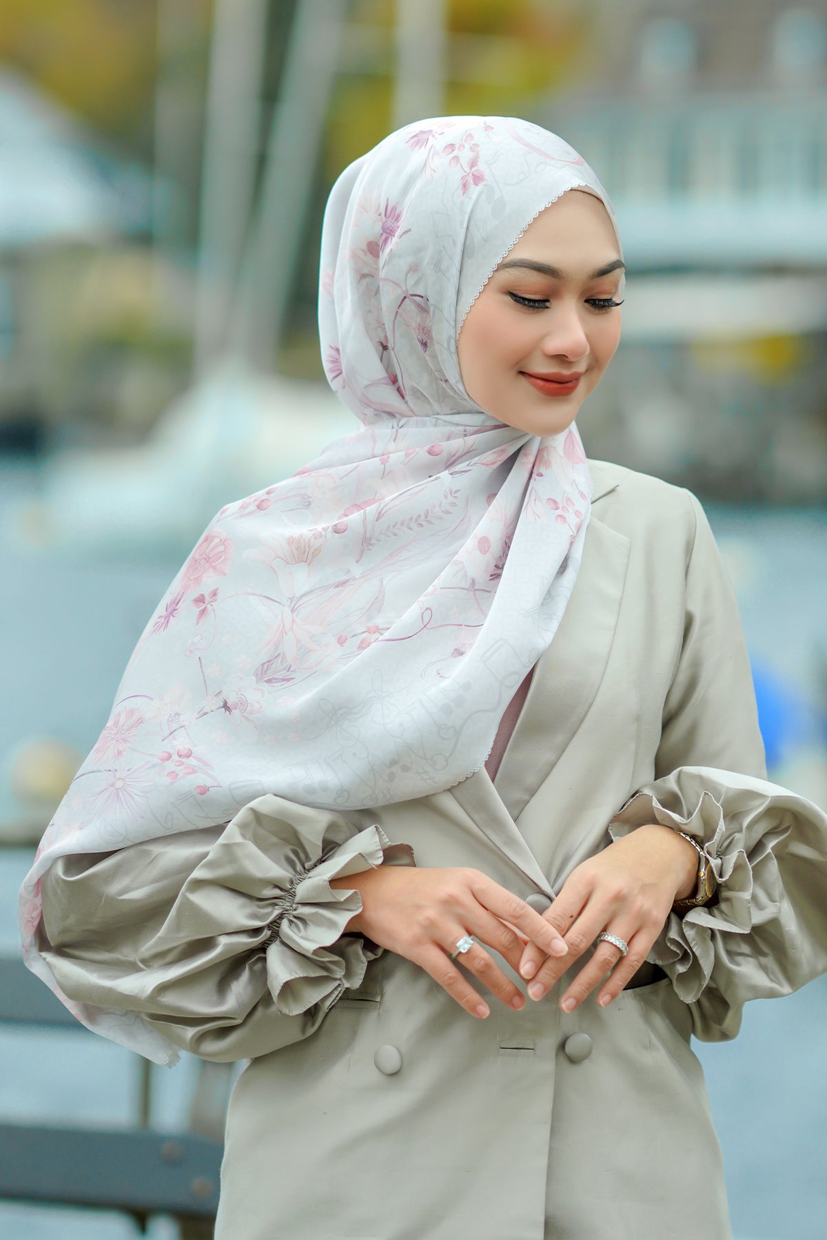 The Nada Satin Shawl - Dis