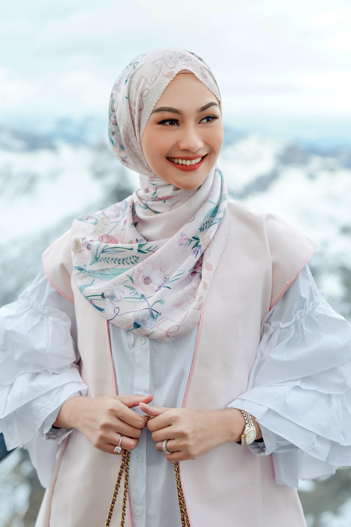 The Nada Satin Shawl - Fis