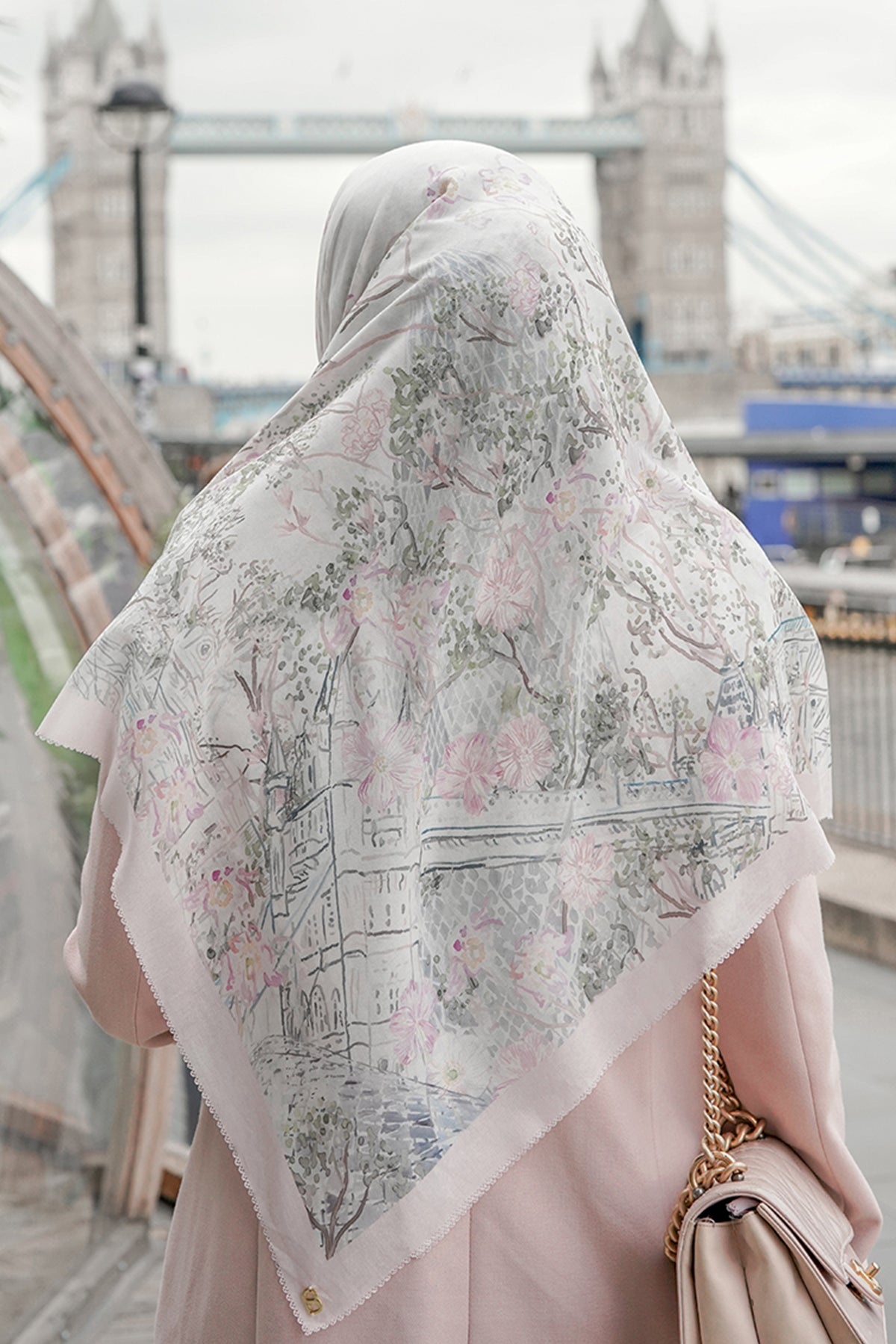 The British Series Voal Square XL - White