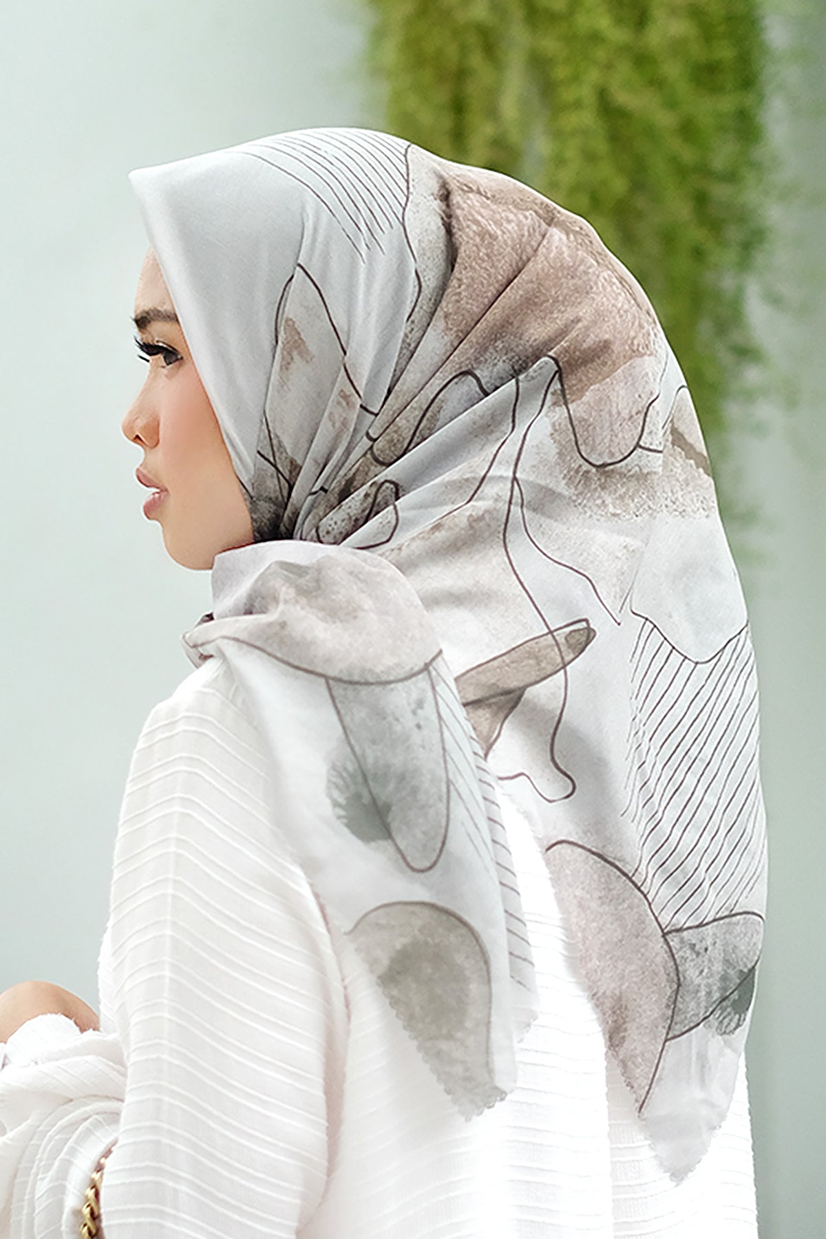 Iris Voal Square - Willow