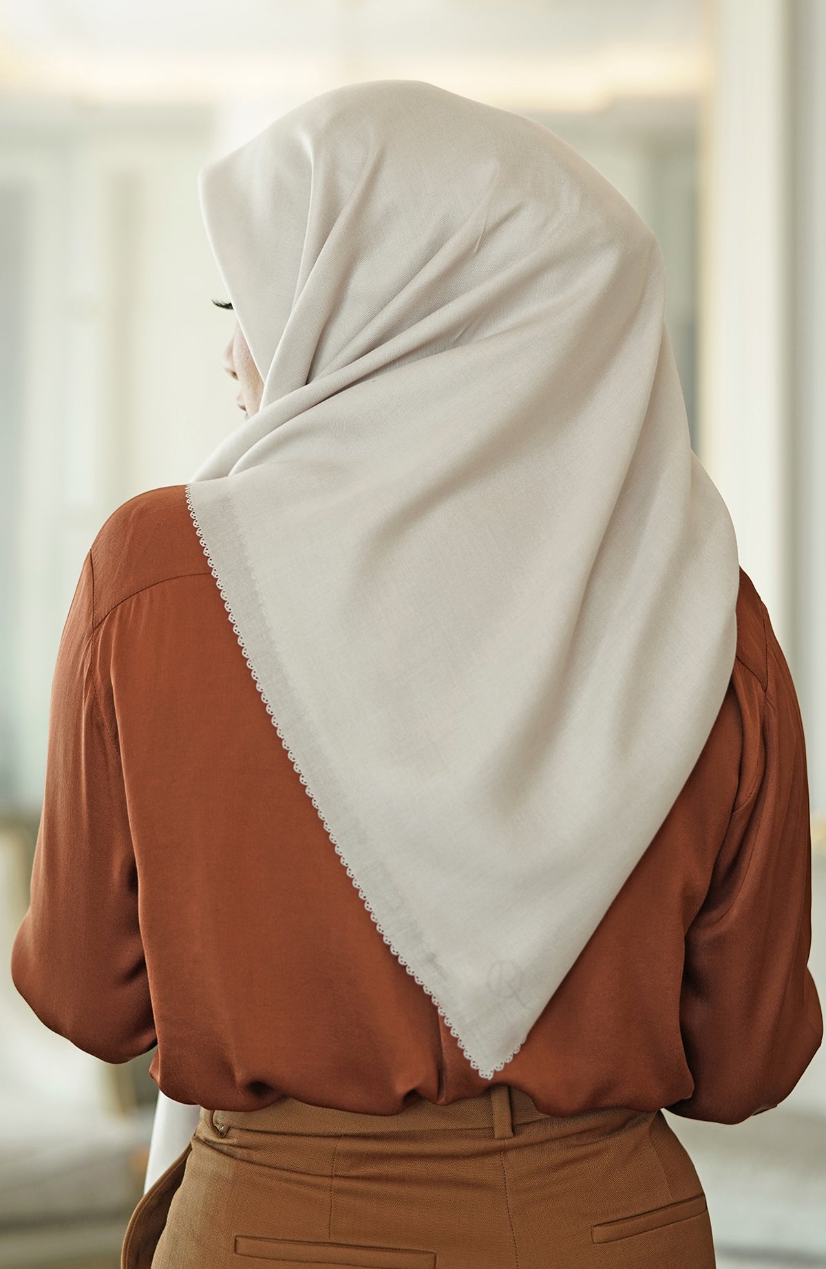 Olla Meydanı Kristal Gri