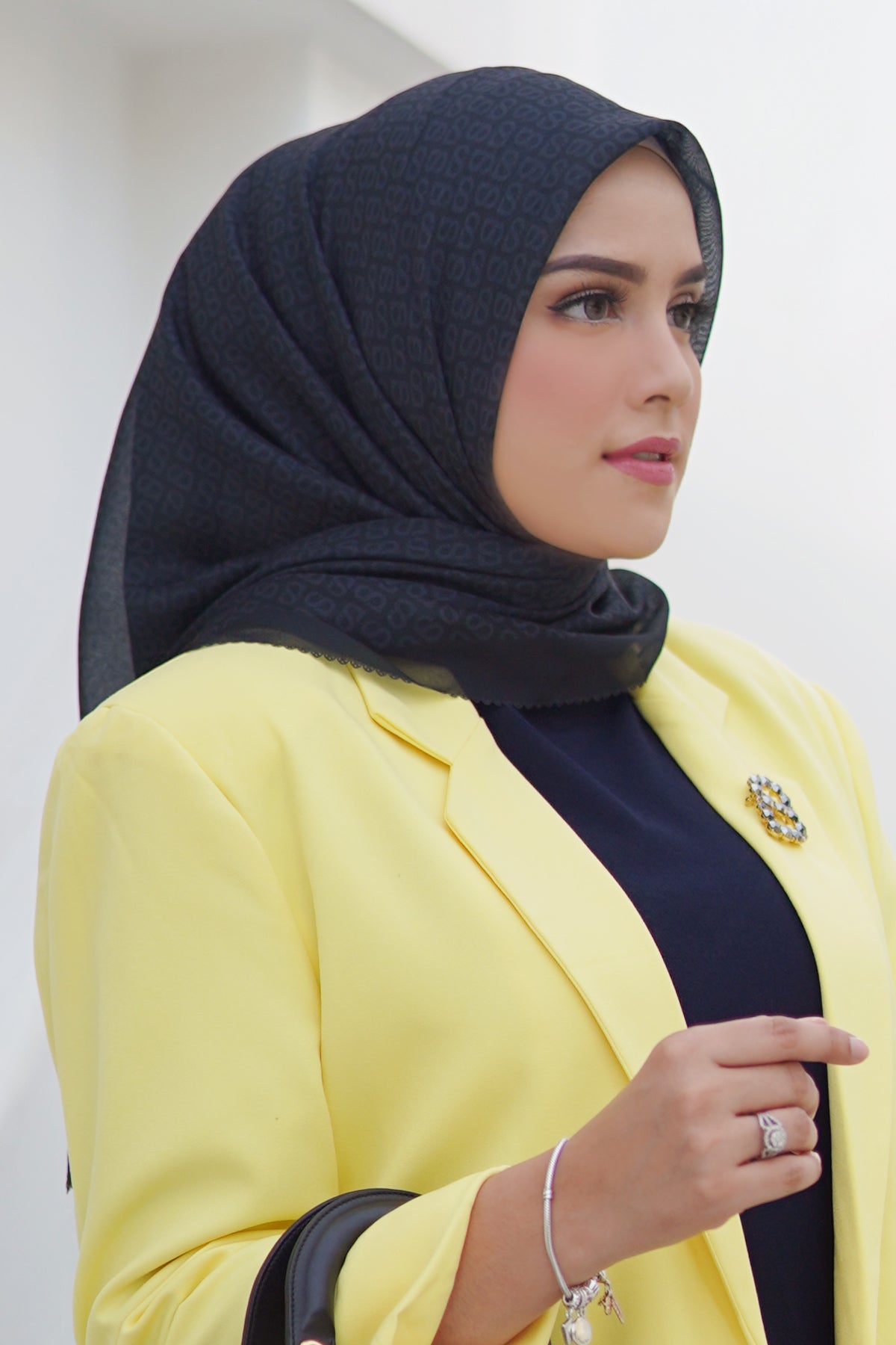 The Tapis Square - Black