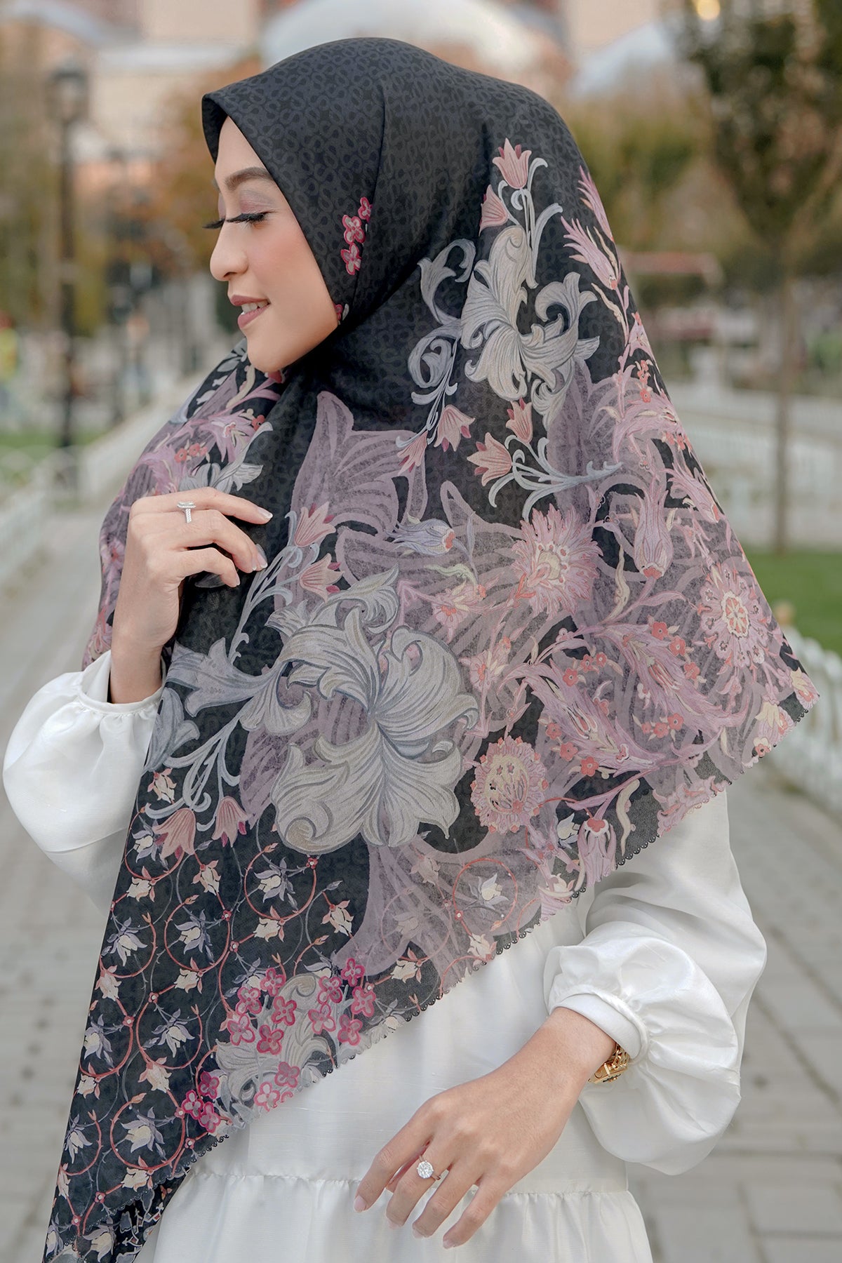 The Topkapi Voal Square XL - Black