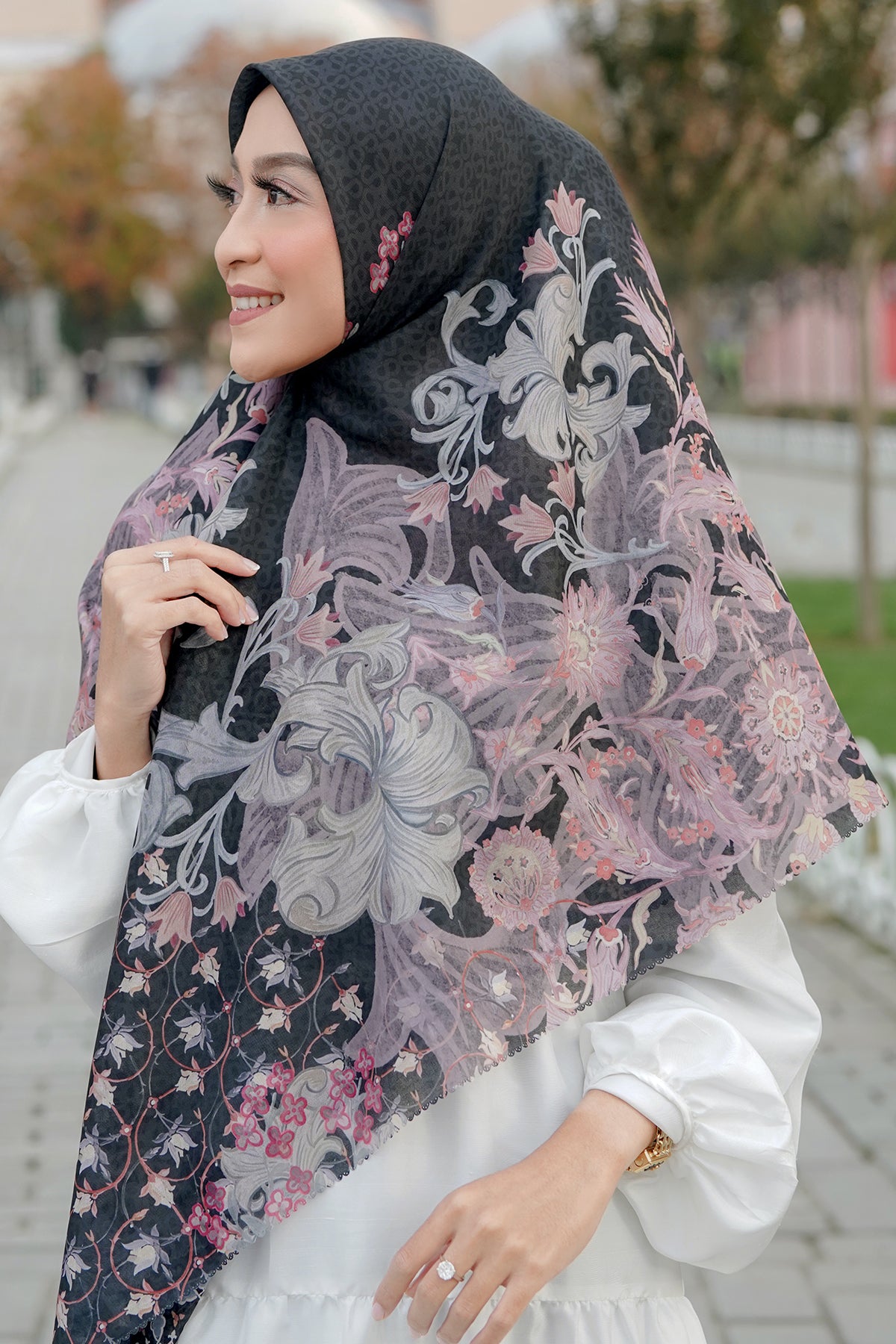 The Topkapi Voal Square XL - Black