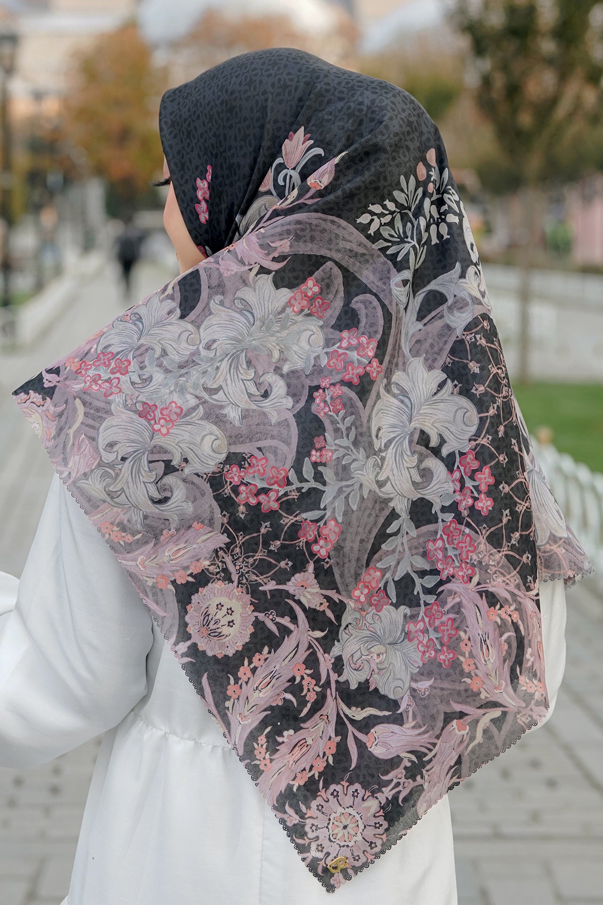 The Topkapi Voal Square XL - Black