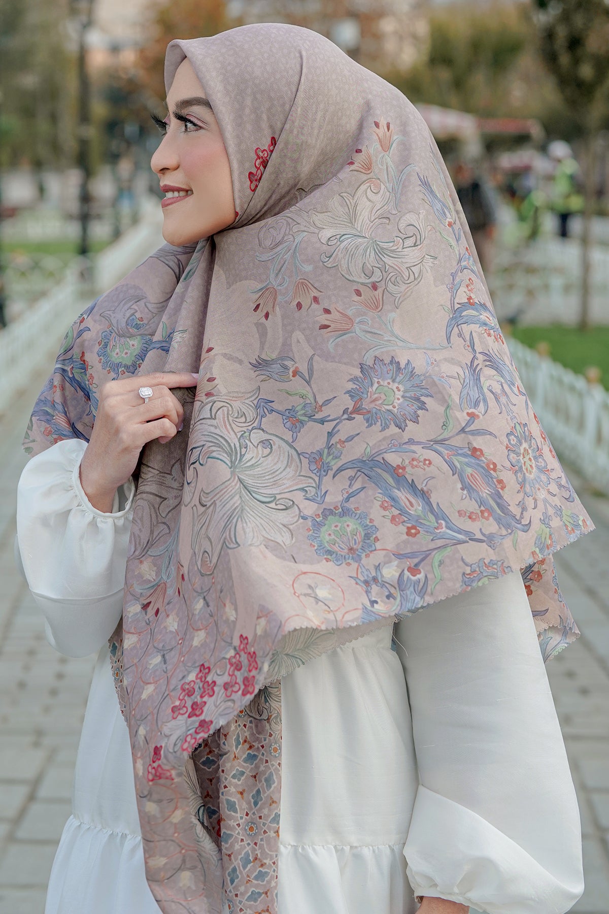 The Topkapi Voal Square XL - Earl Gray