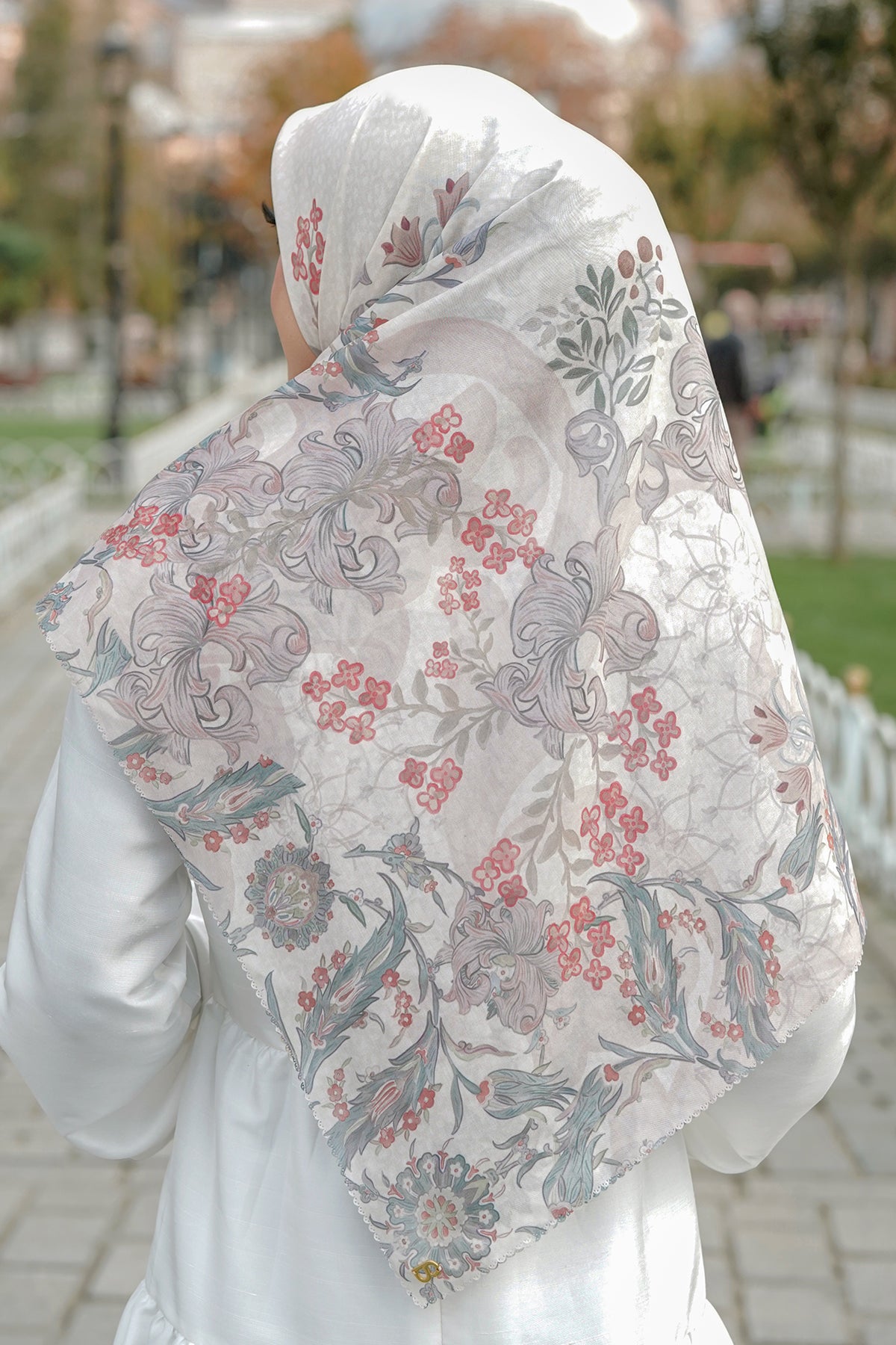 The Topkapi Voal Square XL - Ivory