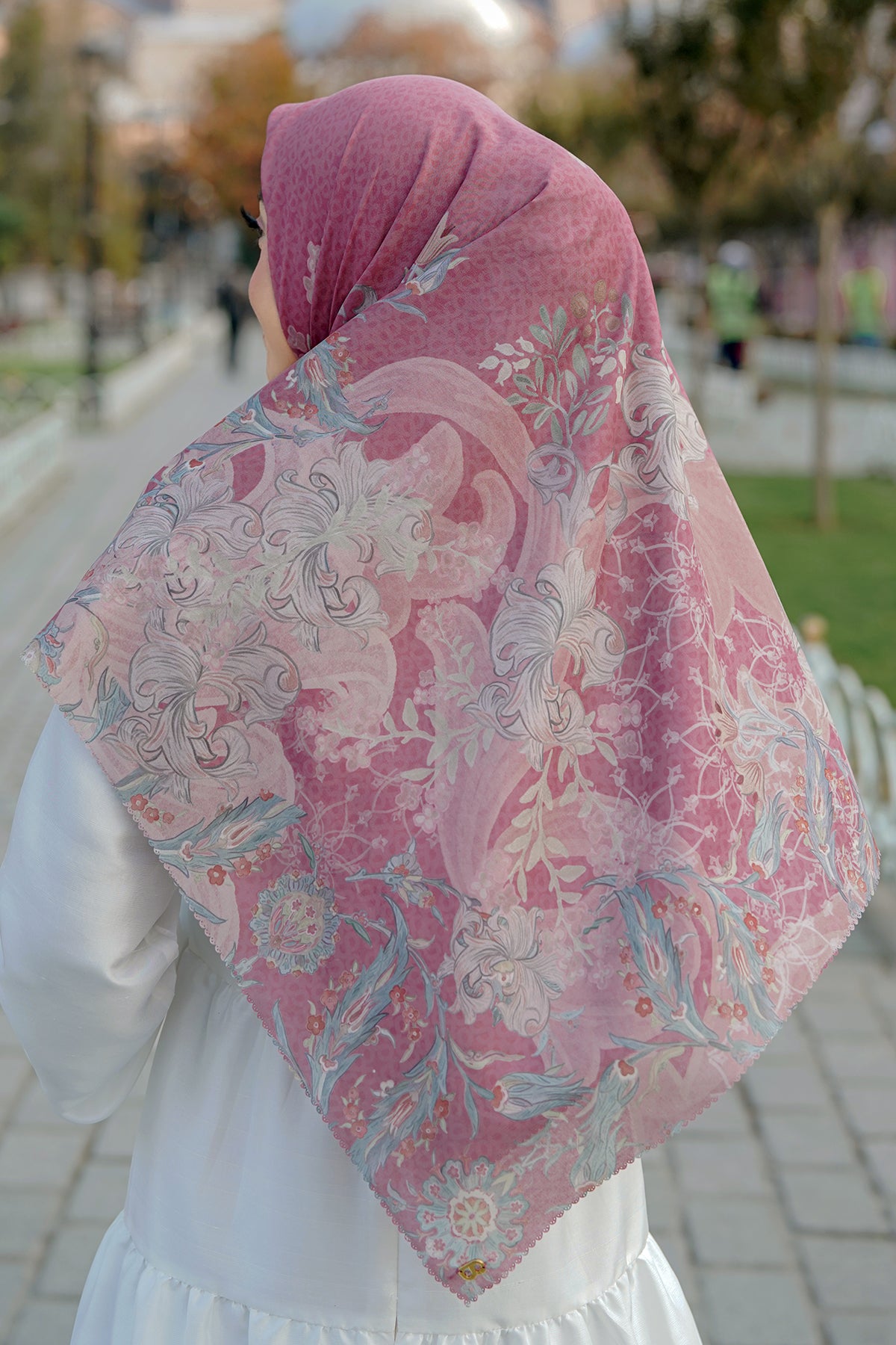 The Topkapi Voal Square XL - Raspberry