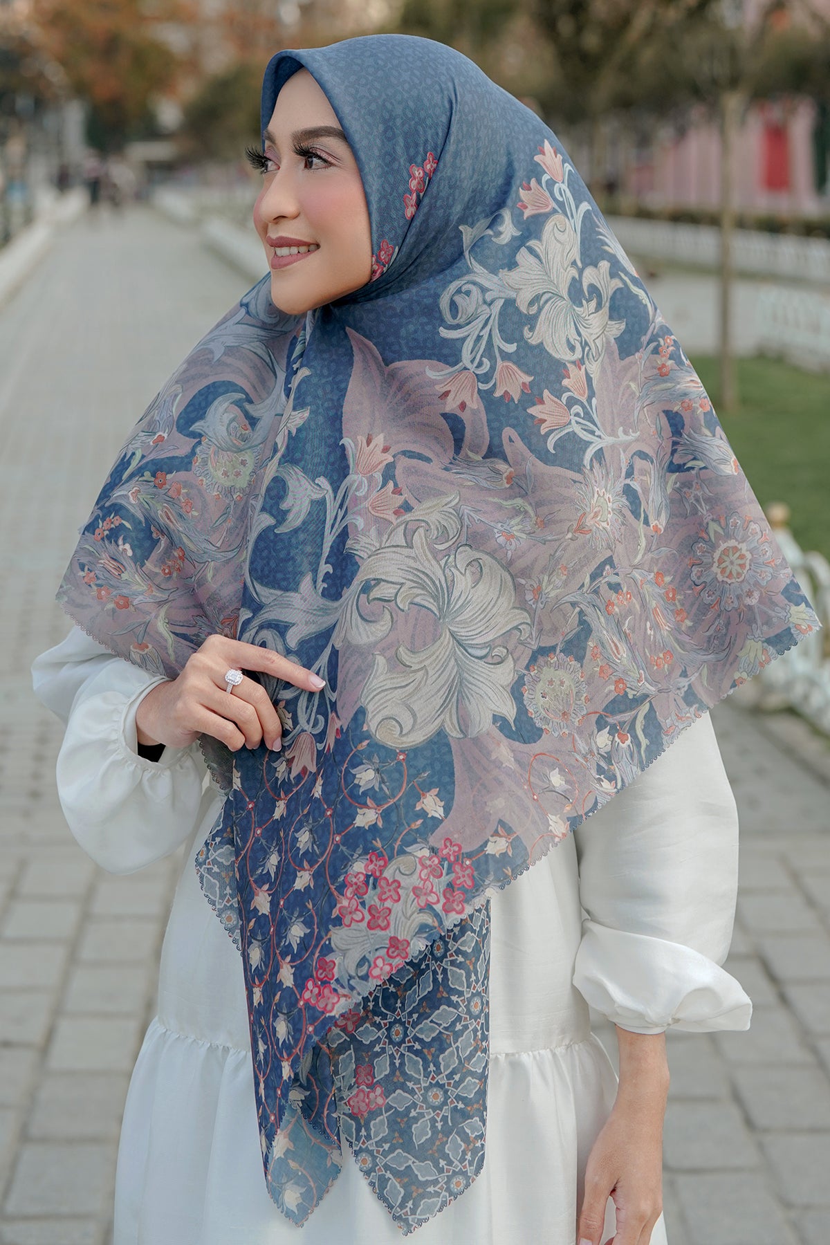 The Topkapi Voal Square XL - Royal Blue