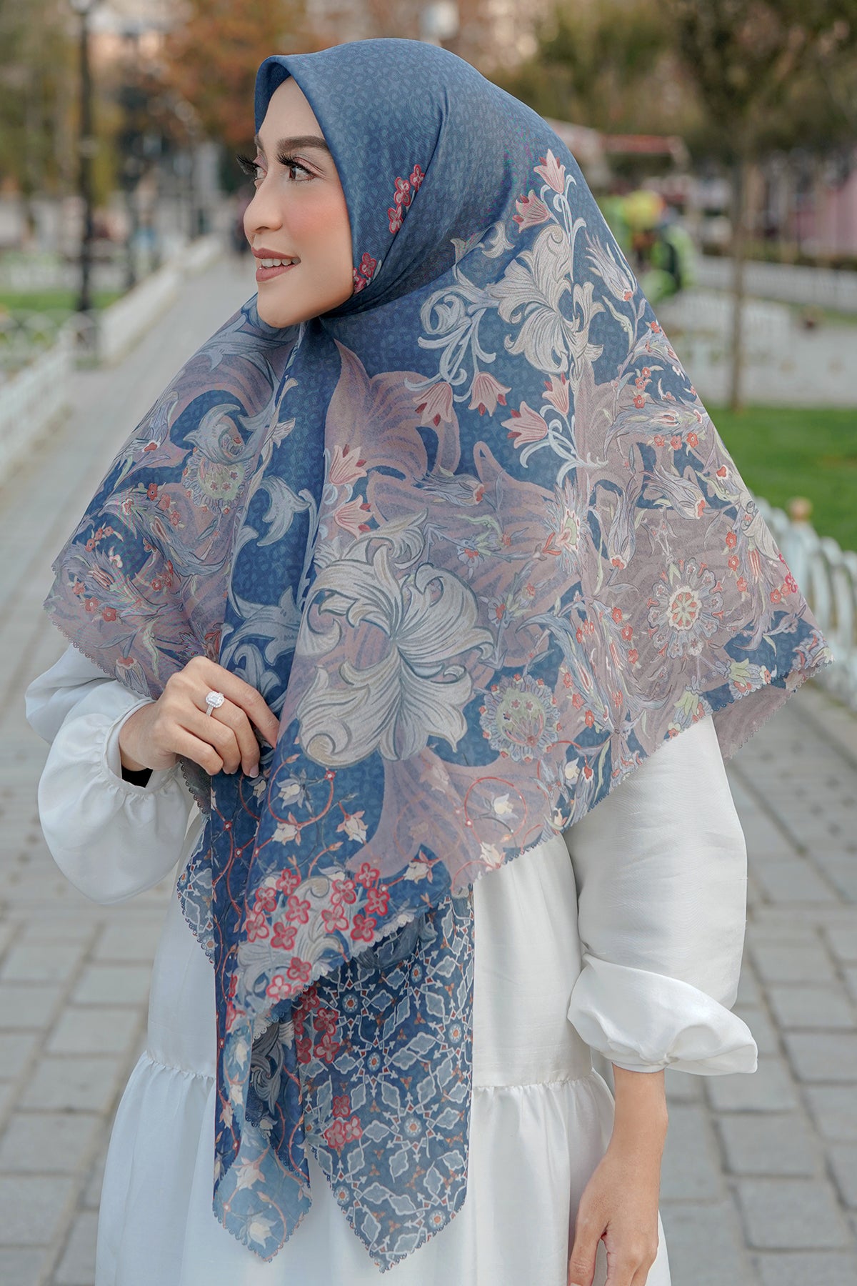 The Topkapi Voal Square XL - Royal Blue