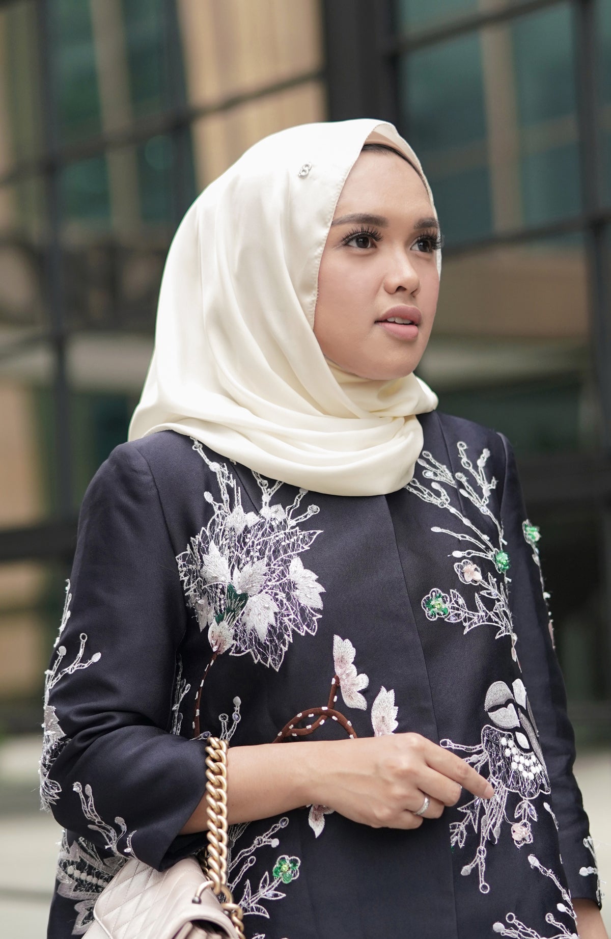 Twisted Instant in Sand