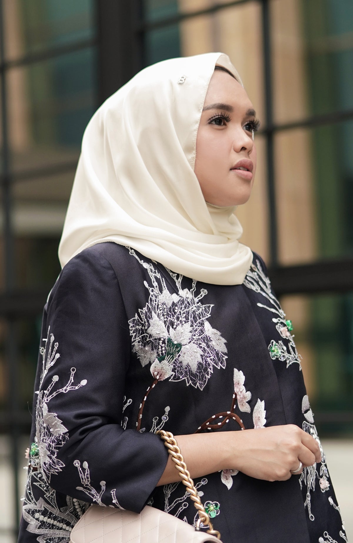 Twisted Instant in Sand