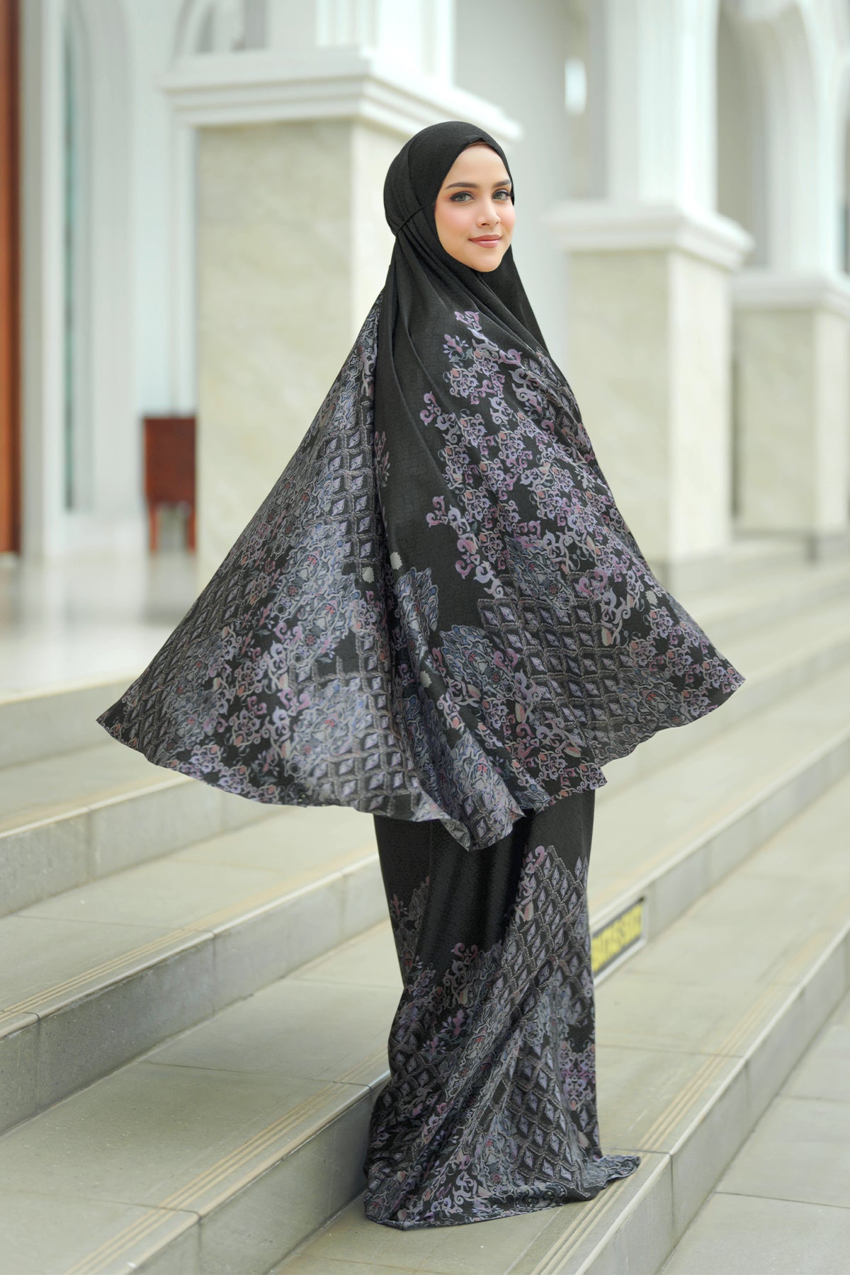 The Granada Prayer Robe - Black