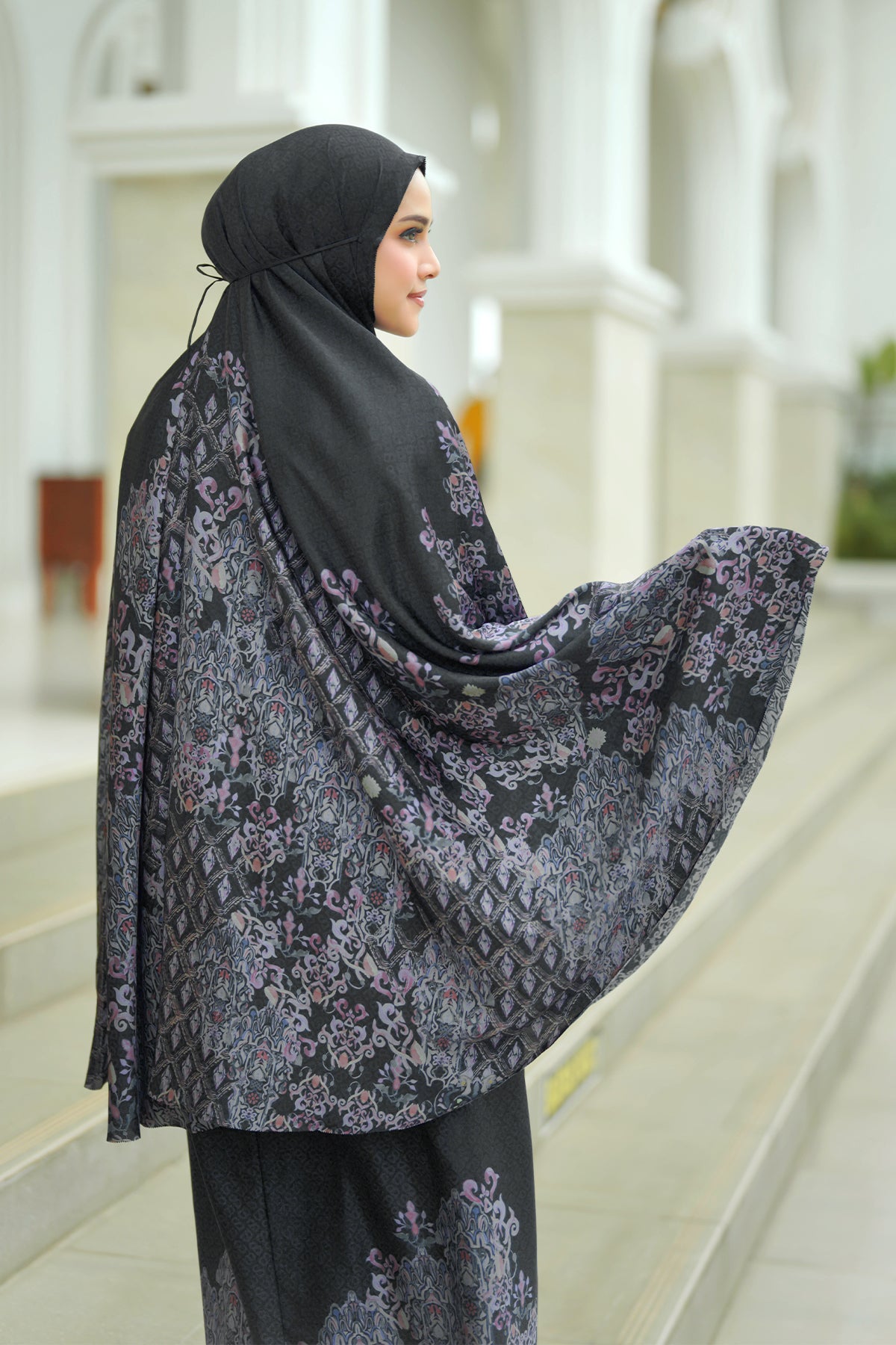 The Granada Prayer Robe - Black